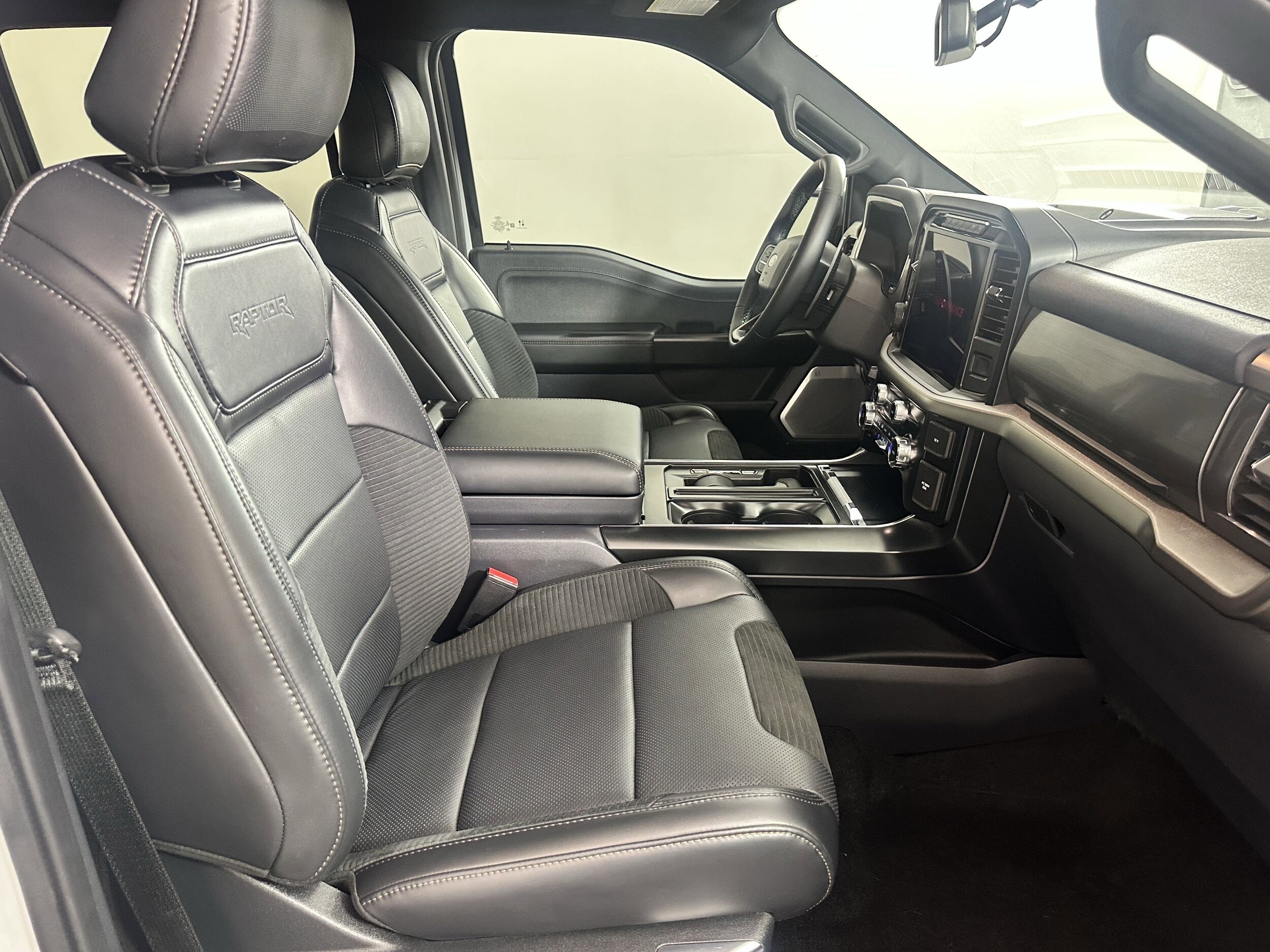 2023 Ford F-150 Raptor photo 3