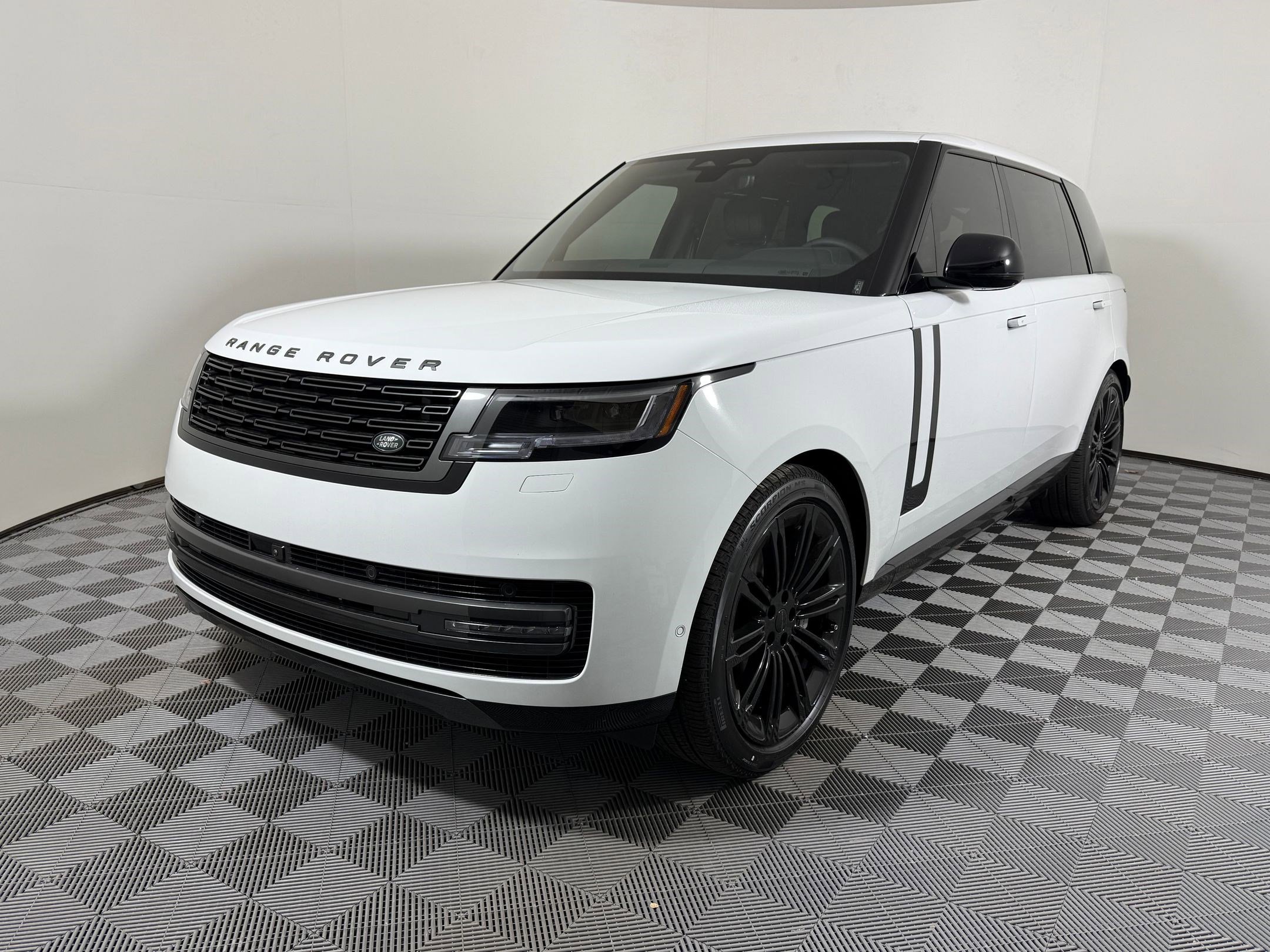 2026 Land Rover Range Rover 4.4 SE LWB 7's photo