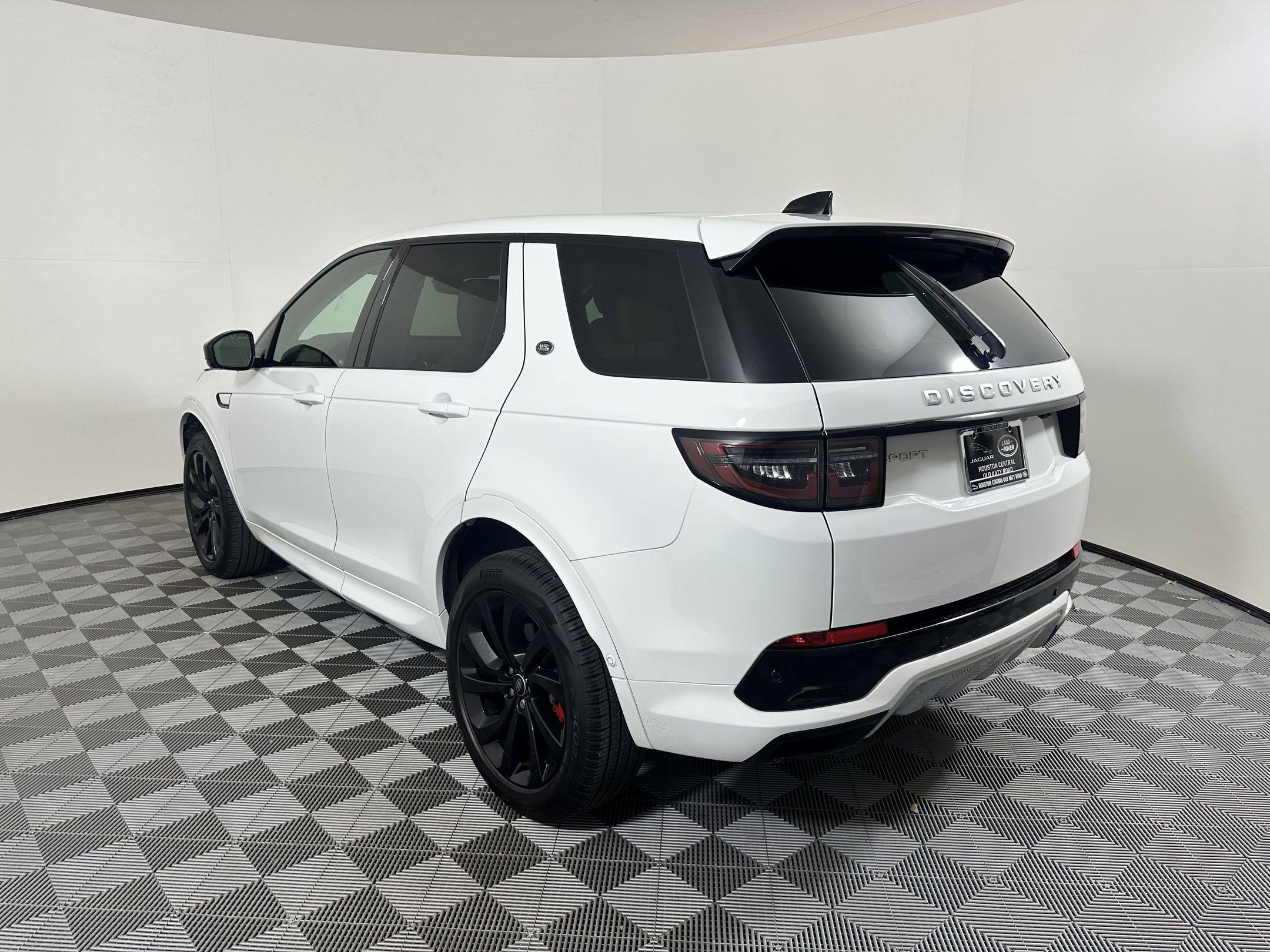 2025 Land Rover Discovery Sport S photo 2