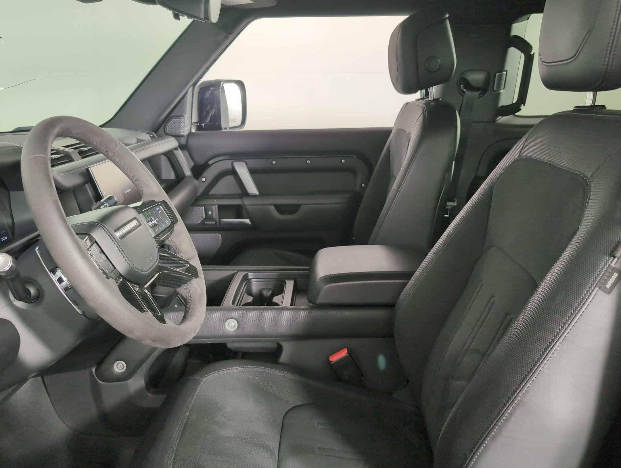 2022 Land Rover Defender V8 photo 3