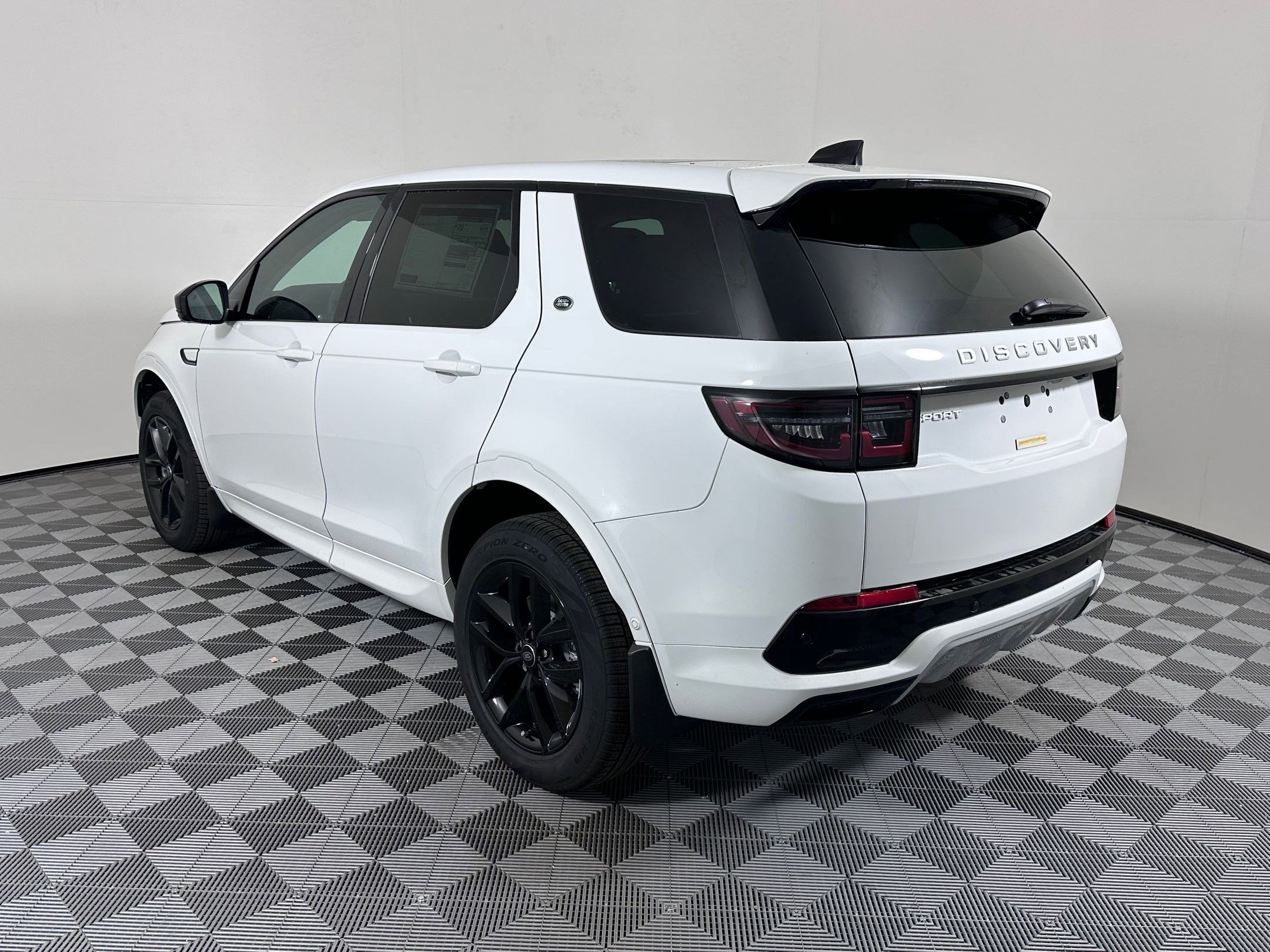 2025 Land Rover Discovery Sport S photo 3