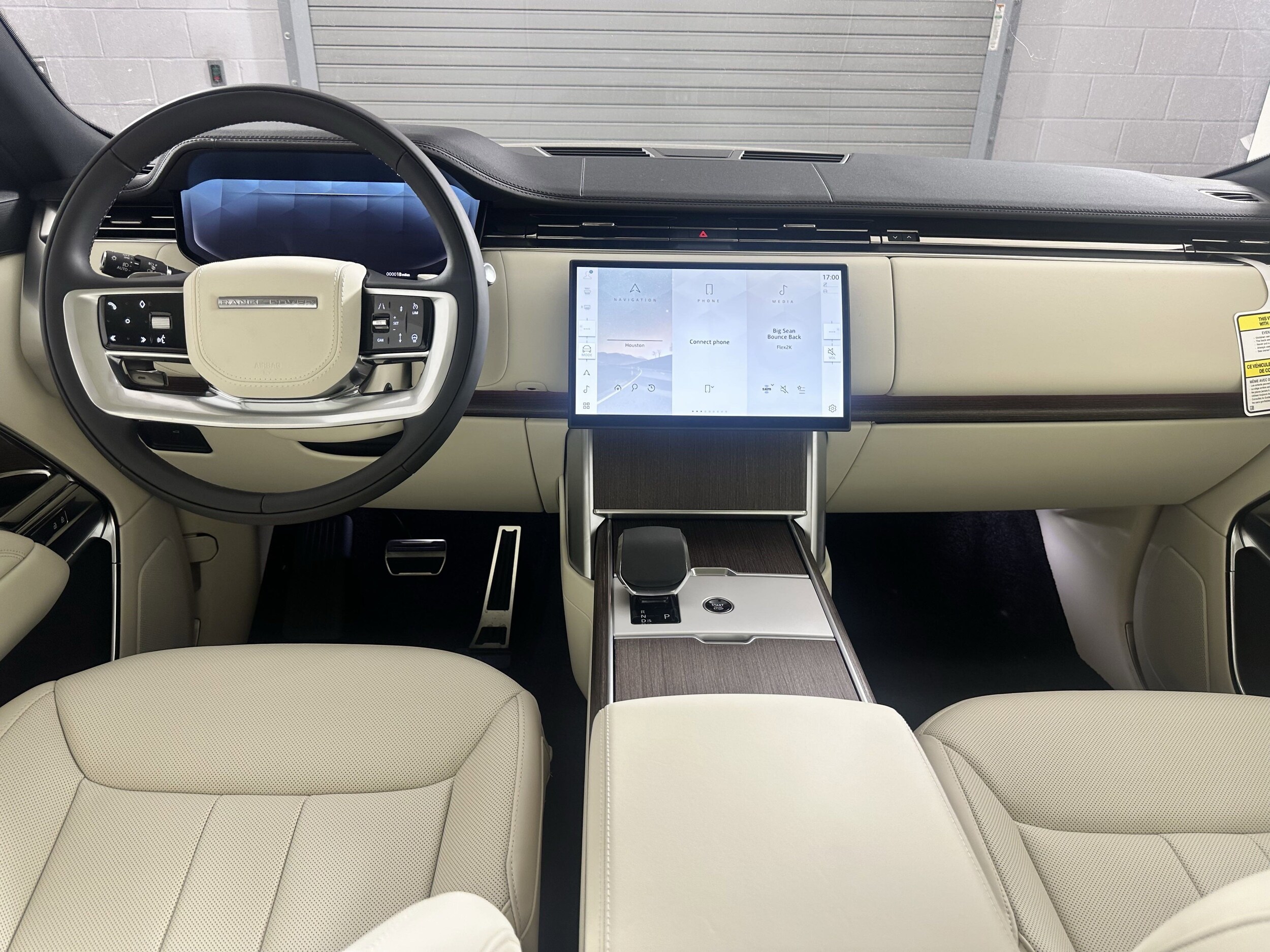 2025 Land Rover Range Rover SE photo 4