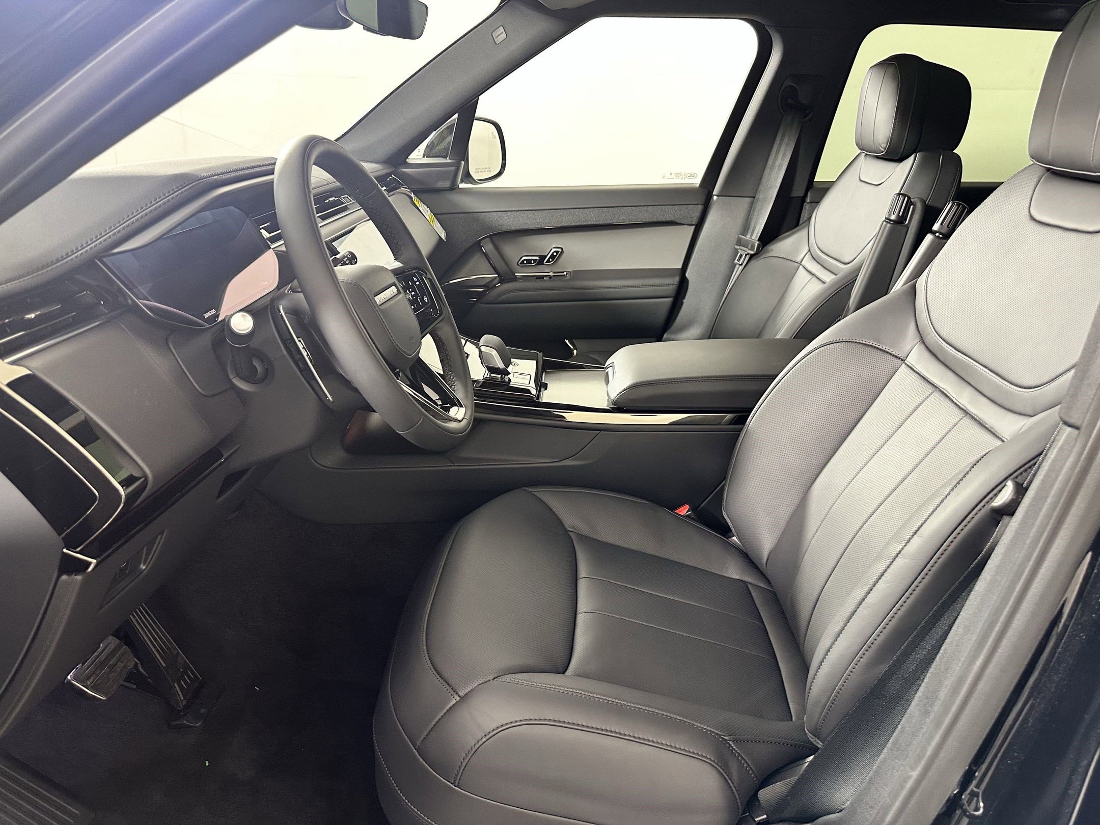 2025 Land Rover Range Rover Sport SE photo 2