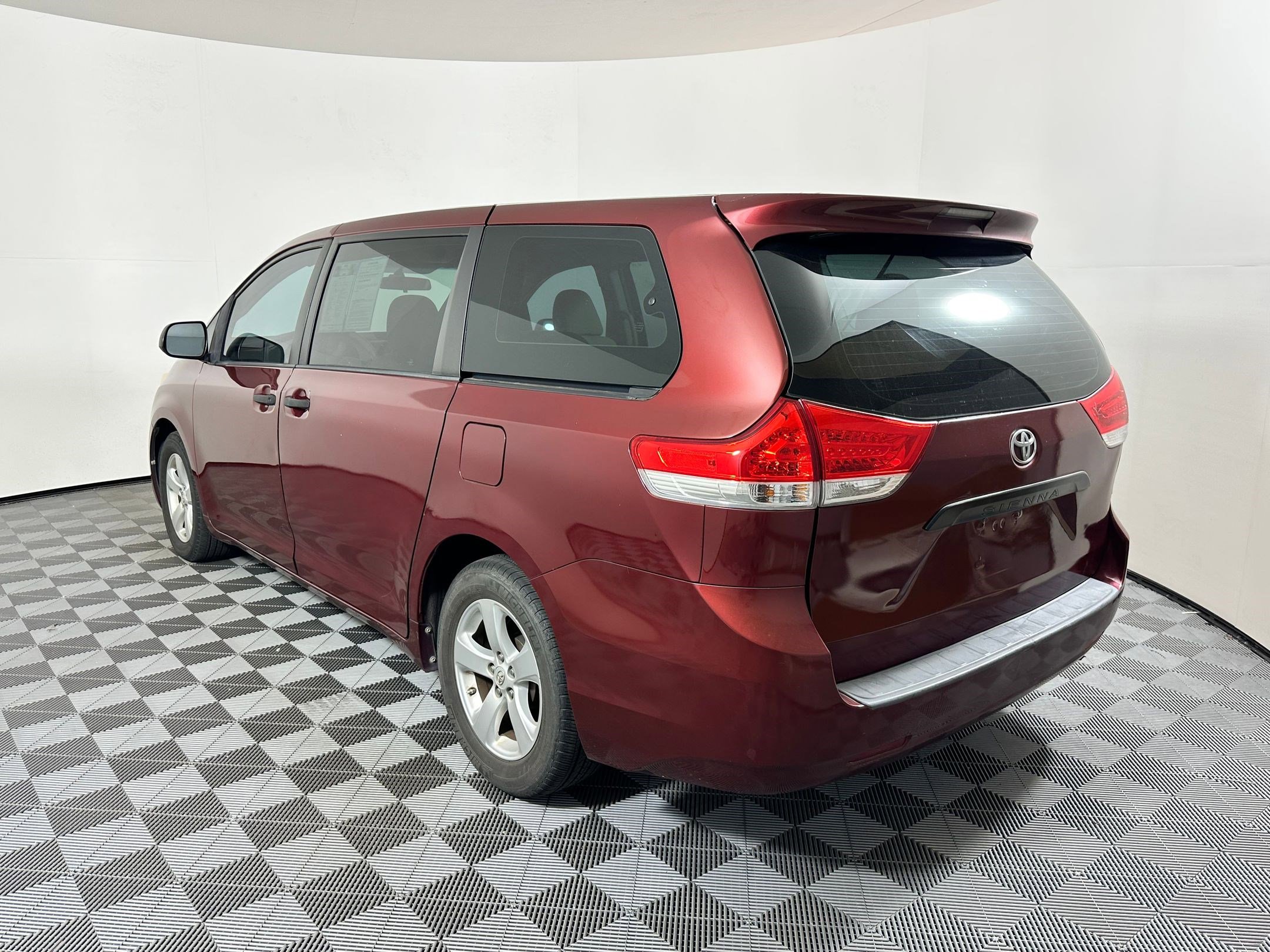 2014 Toyota Sienna L photo 3