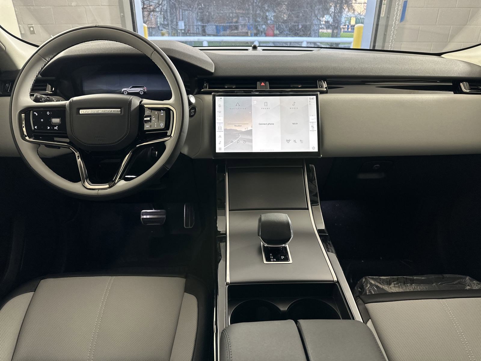 2025 Land Rover Range Rover Velar SE photo 4