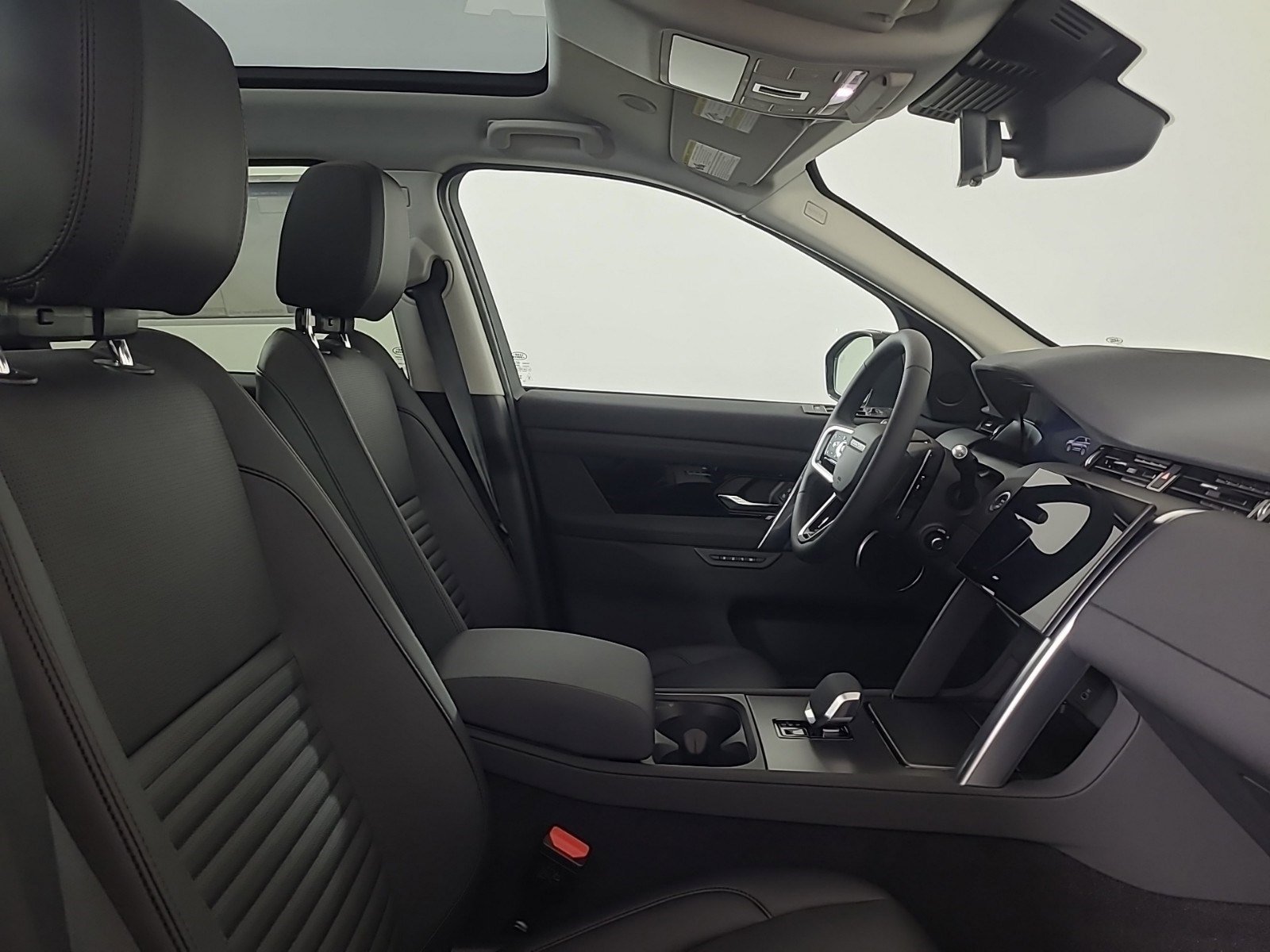 2024 Land Rover Discovery Sport S photo 3