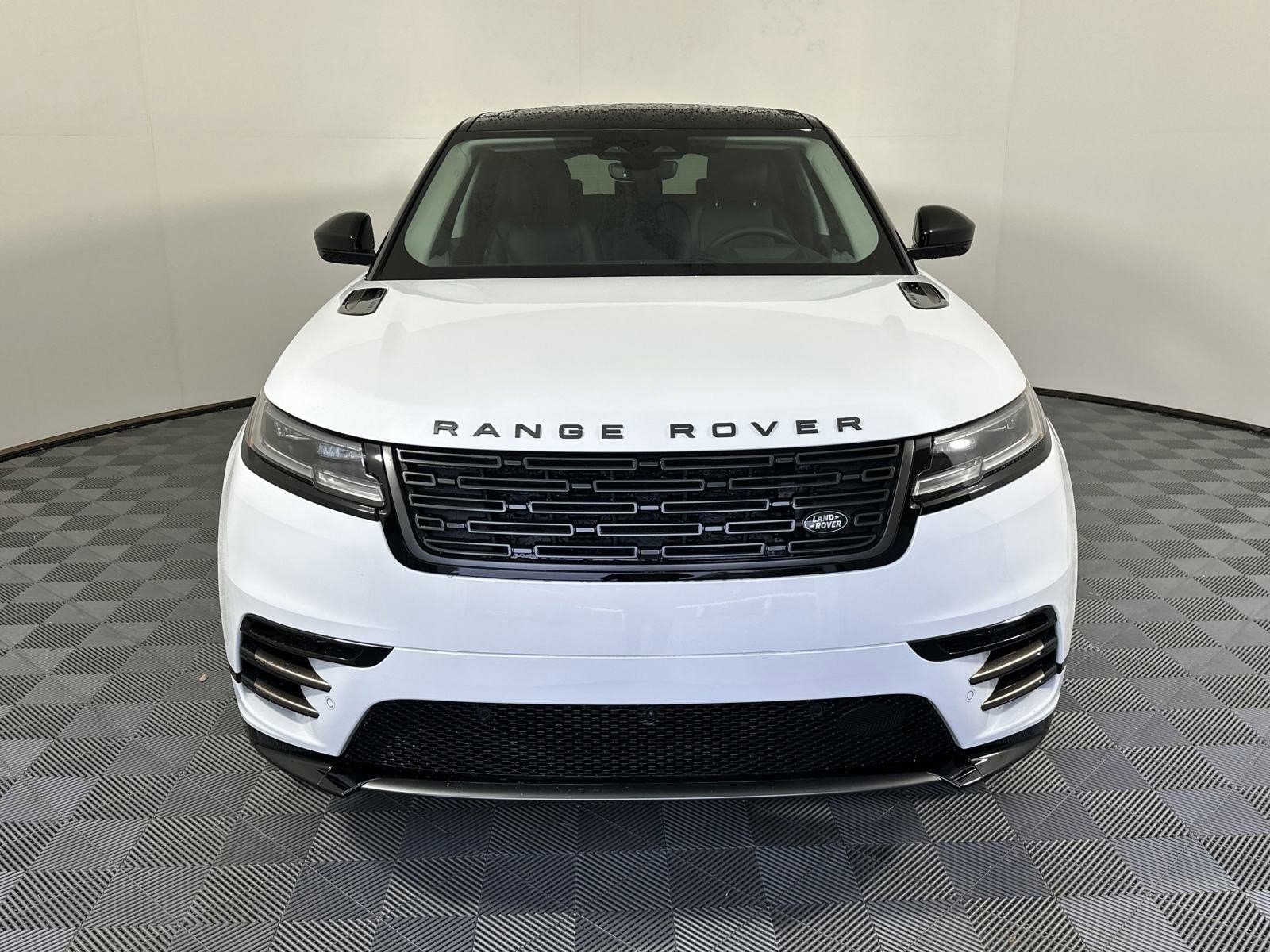 2025 Land Rover Range Rover Velar SE photo 4
