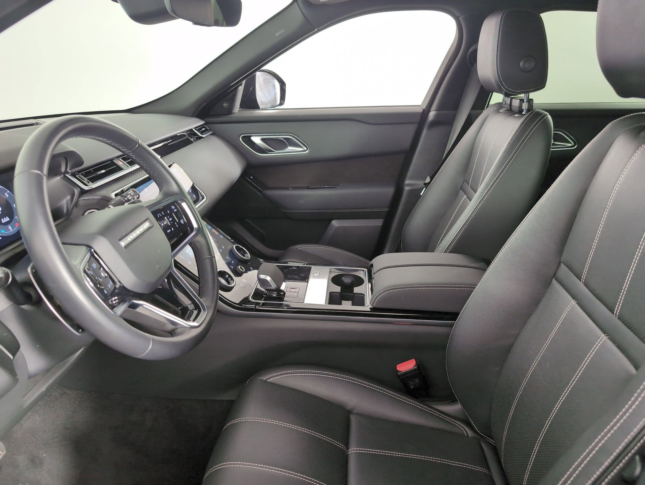 2023 Land Rover Range Rover Velar R-Dynamic S photo 4