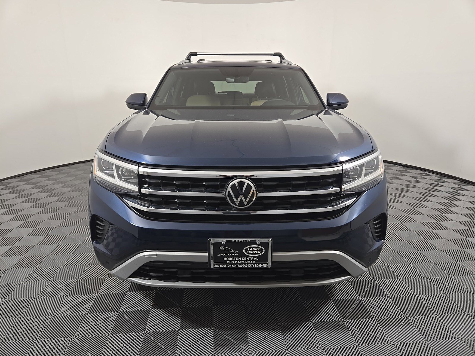 Used 2022 Volkswagen Atlas Cross Sport SE w/Tech with VIN 1V2HE2CA4NC200341 for sale in Houston, TX