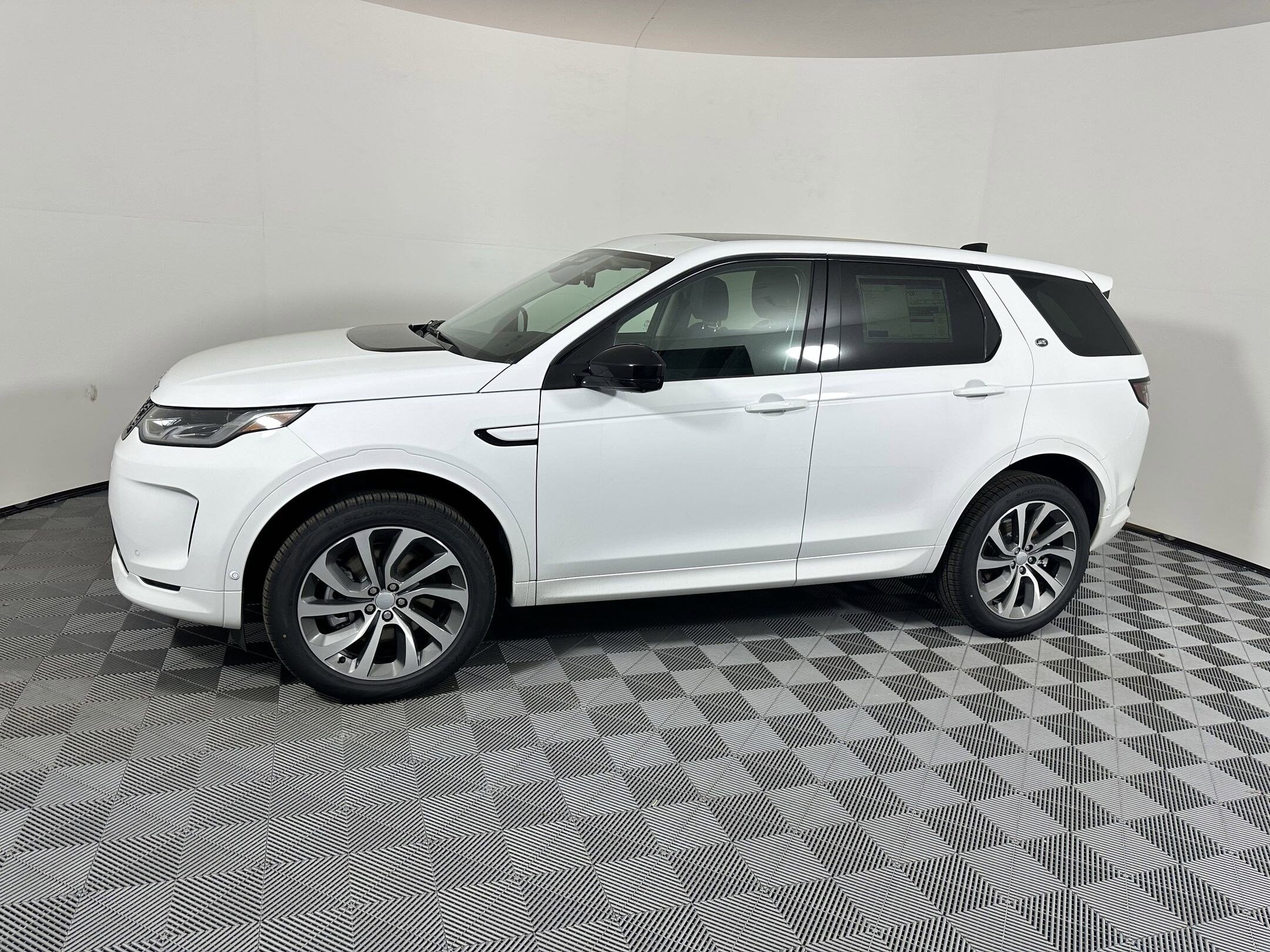2025 Land Rover Discovery Sport S photo 2