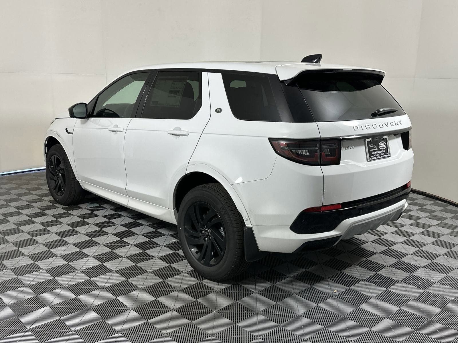 2025 Land Rover Discovery Sport S photo 2