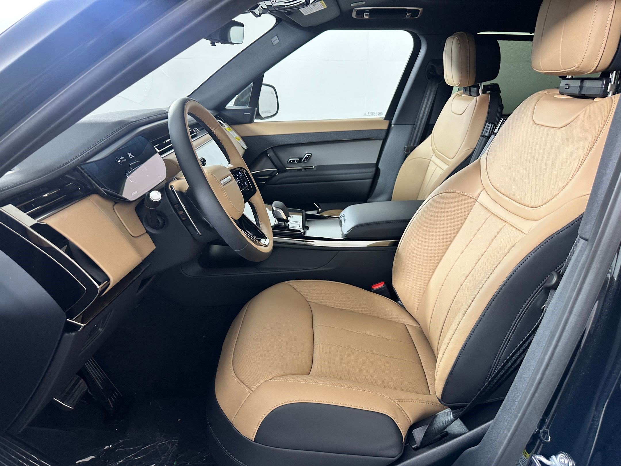 2025 Land Rover Range Rover Sport SE photo 3