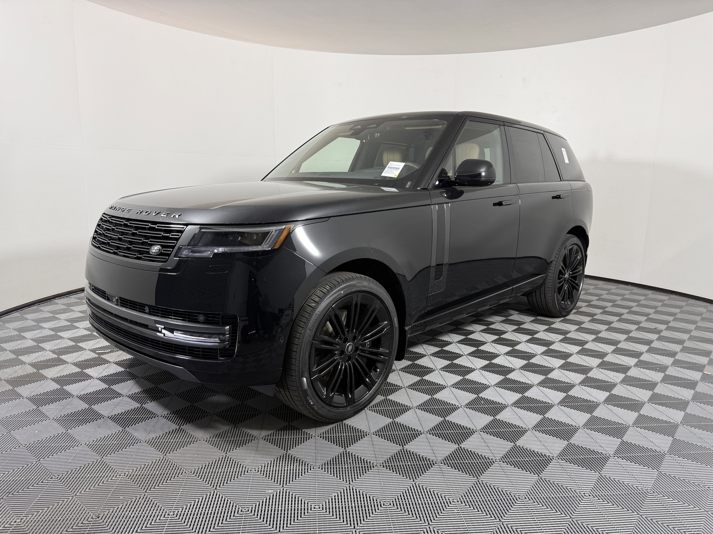 2025 Land Rover Range Rover SE's photo