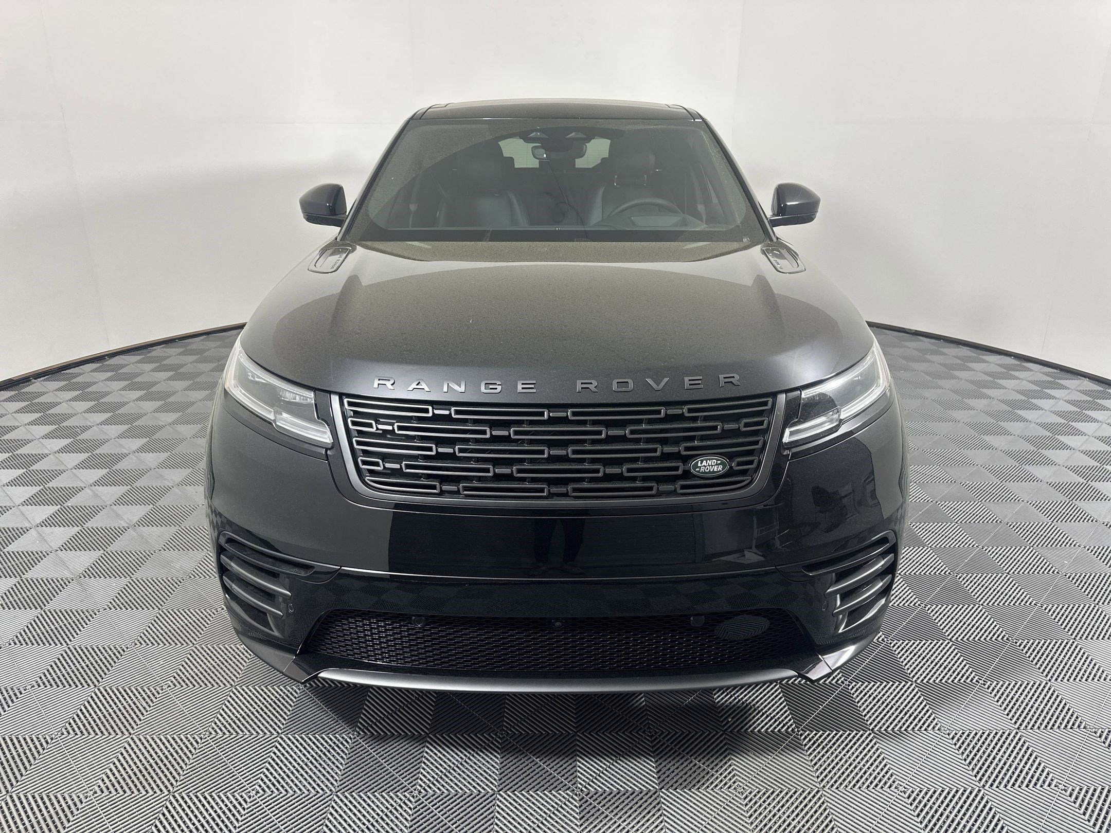 2026 Land Rover Range Rover Velar SE photo 3
