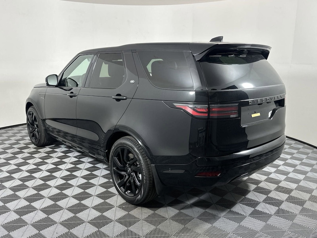 Certified 2025 Land Rover Discovery Dynamic SE SUV