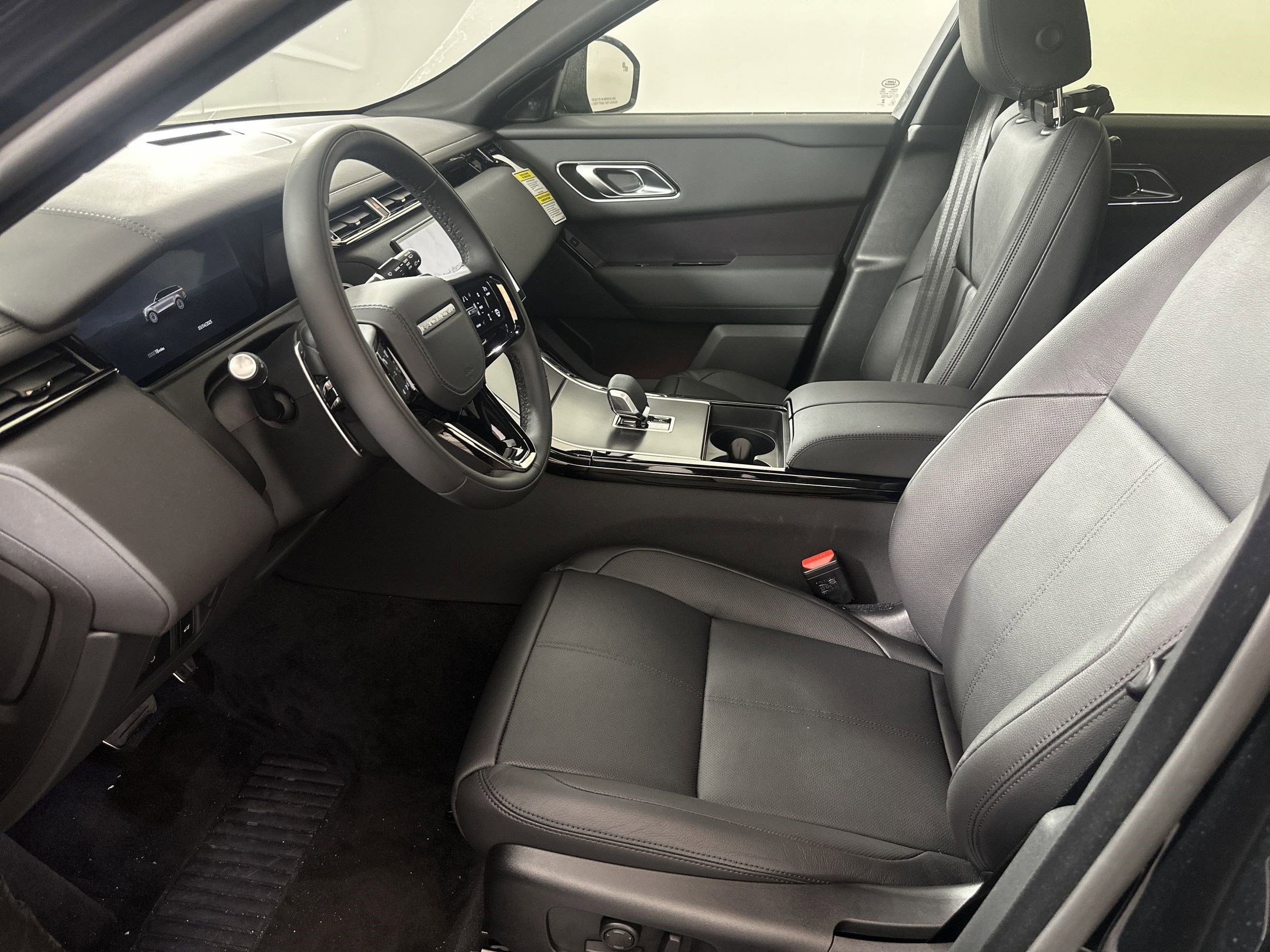 2026 Land Rover Range Rover Velar SE photo 2