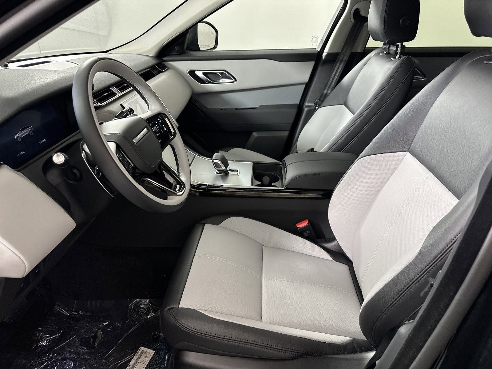 2025 Land Rover Range Rover Velar S photo 3