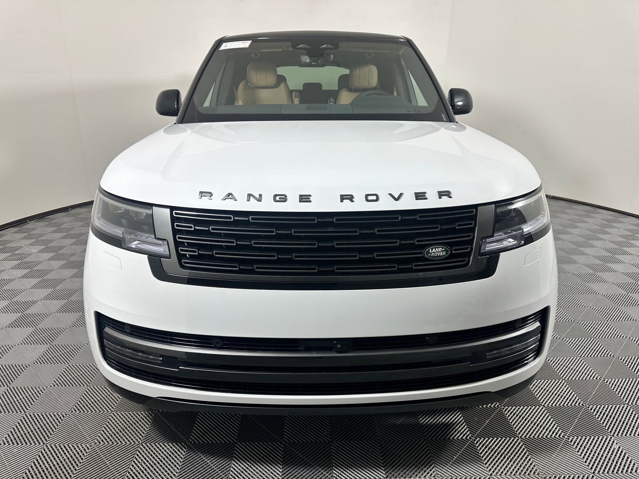 2025 Land Rover Range Rover SE photo 4
