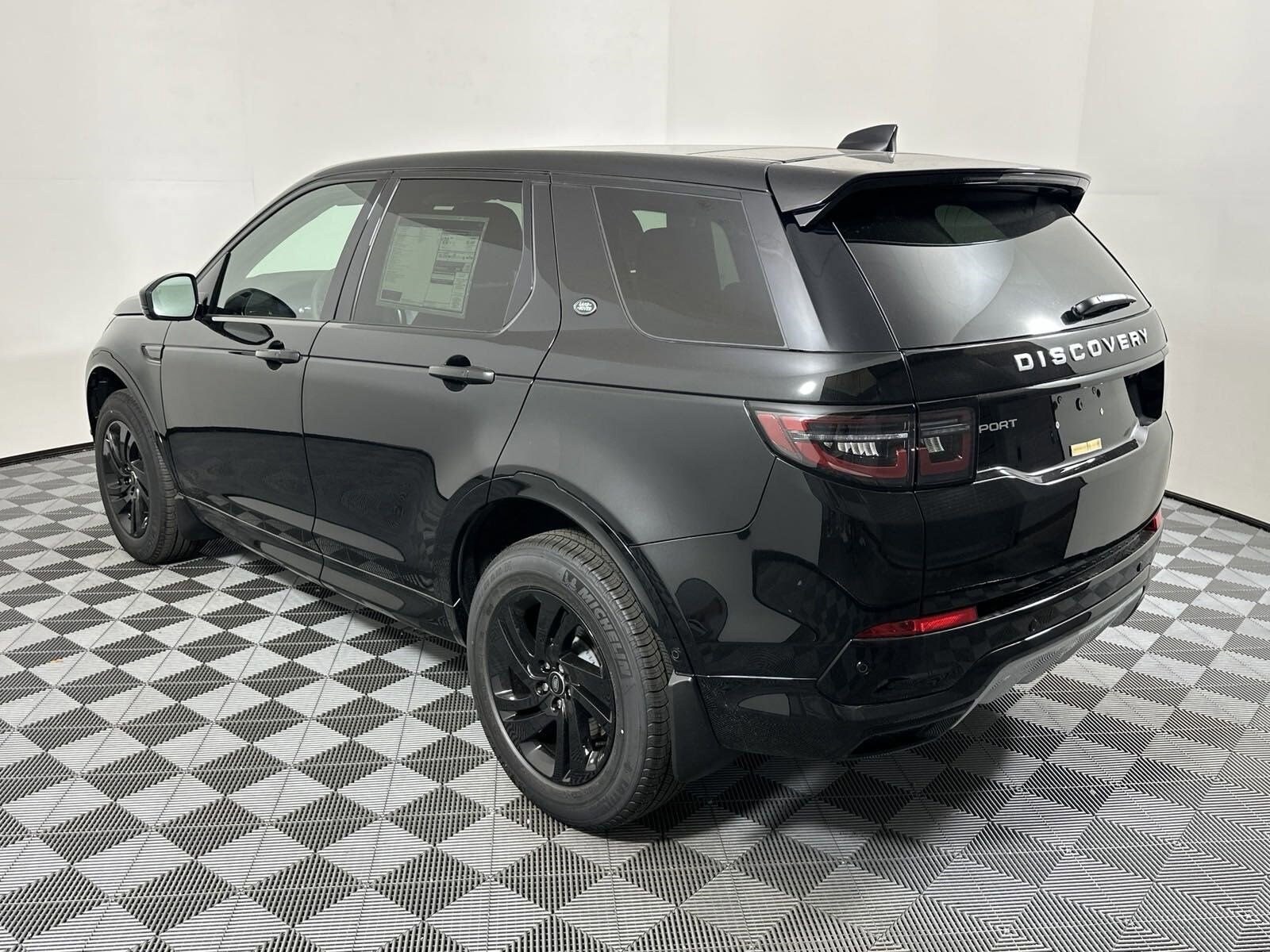 2025 Land Rover Discovery Sport S photo 3