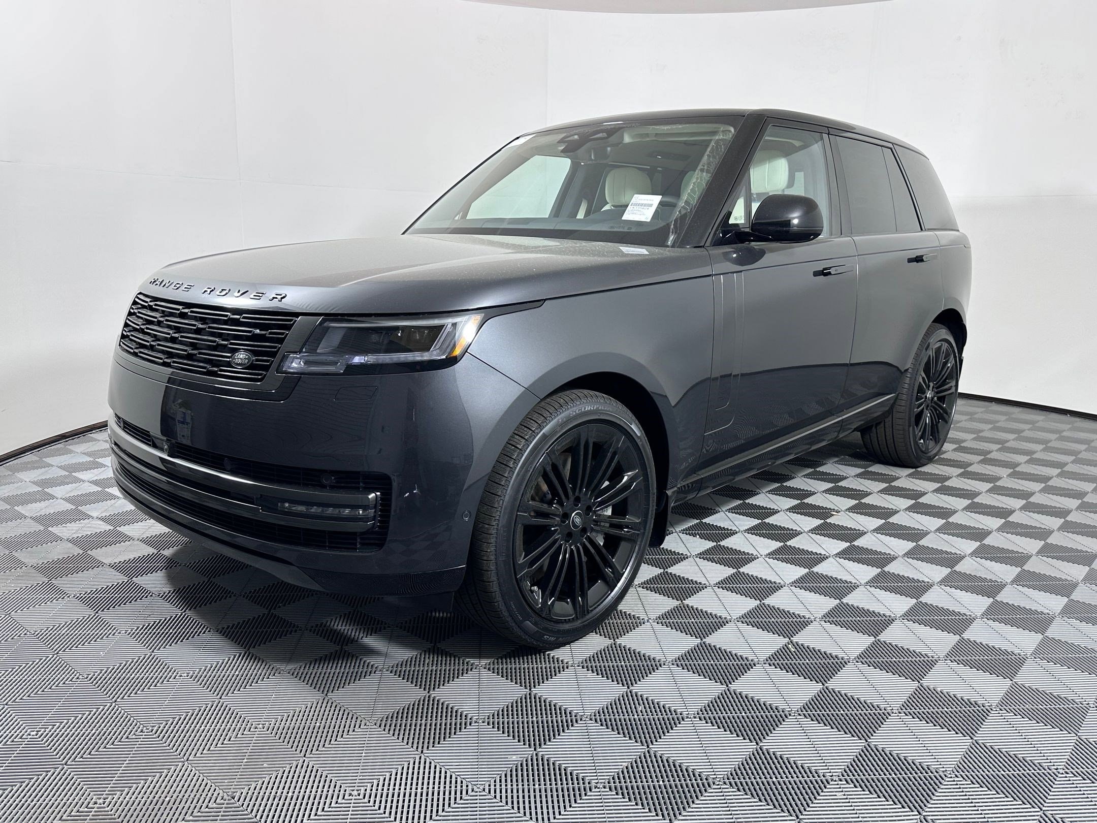 2025 Land Rover Range Rover SE's photo