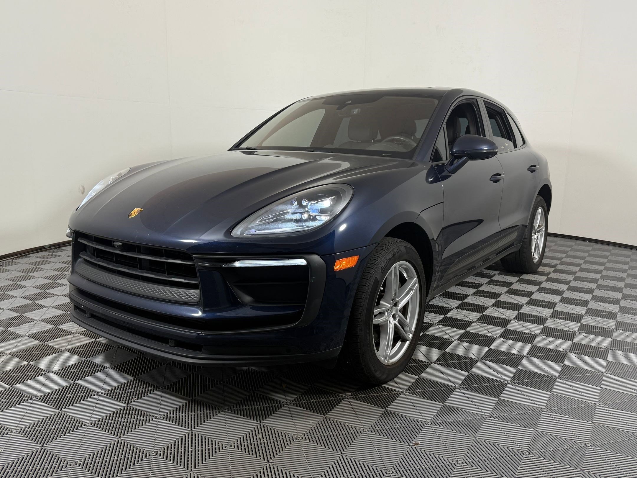 2022 Porsche Macan -'s photo