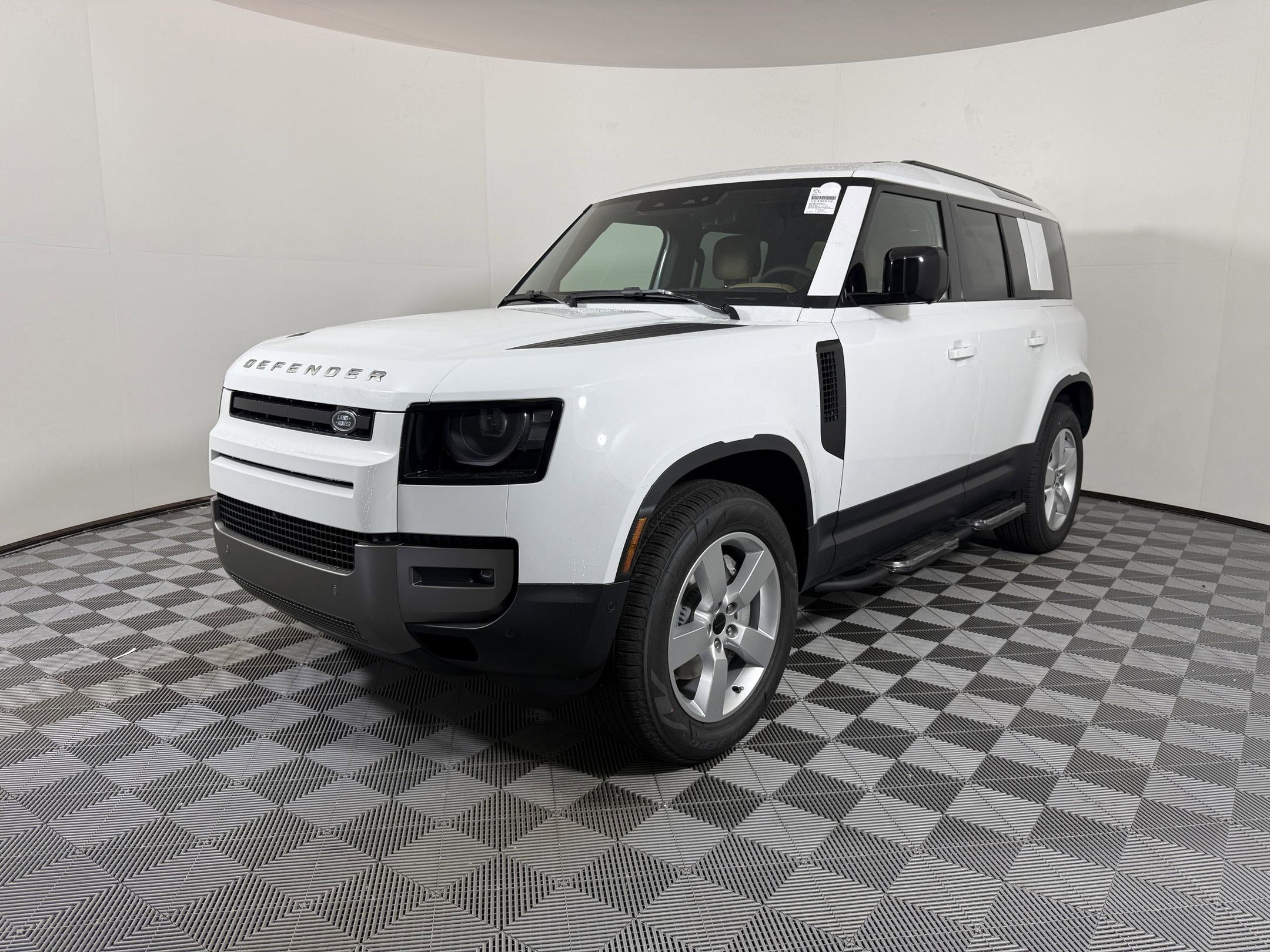 2026 Land Rover Defender S's photo