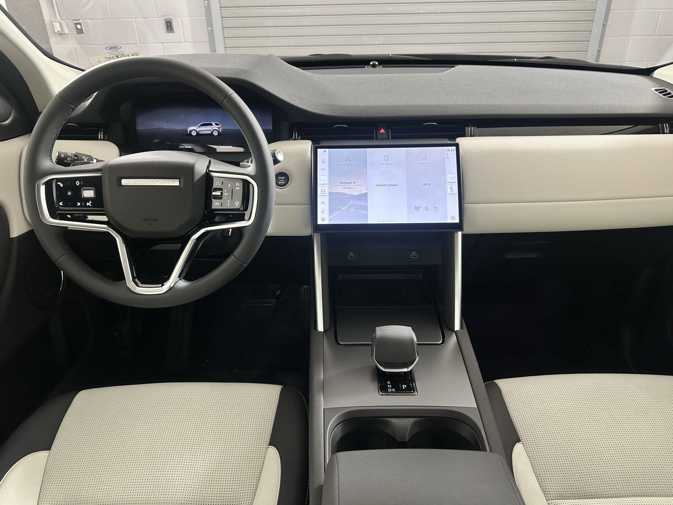 2025 Land Rover Discovery Sport S photo 4