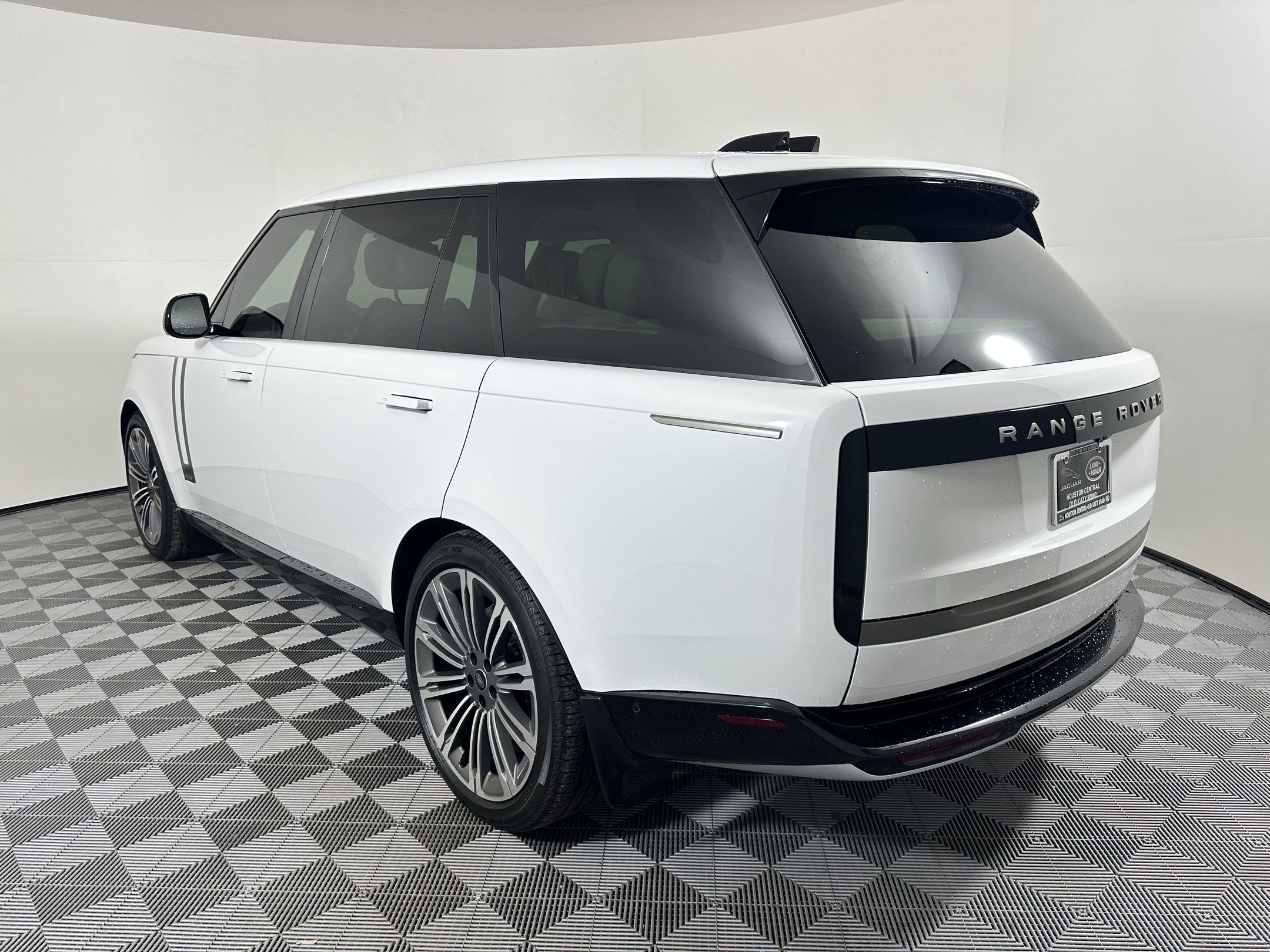 2025 Land Rover Range Rover Autobiography photo 3