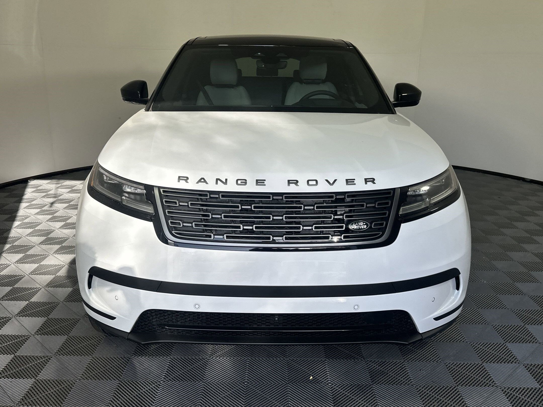 2026 Land Rover Range Rover Velar P250 S photo 4
