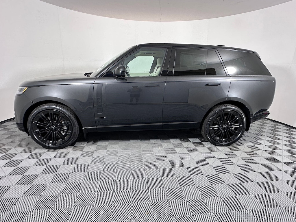 New 2025 Land Rover Range Rover SE 530PS SUV