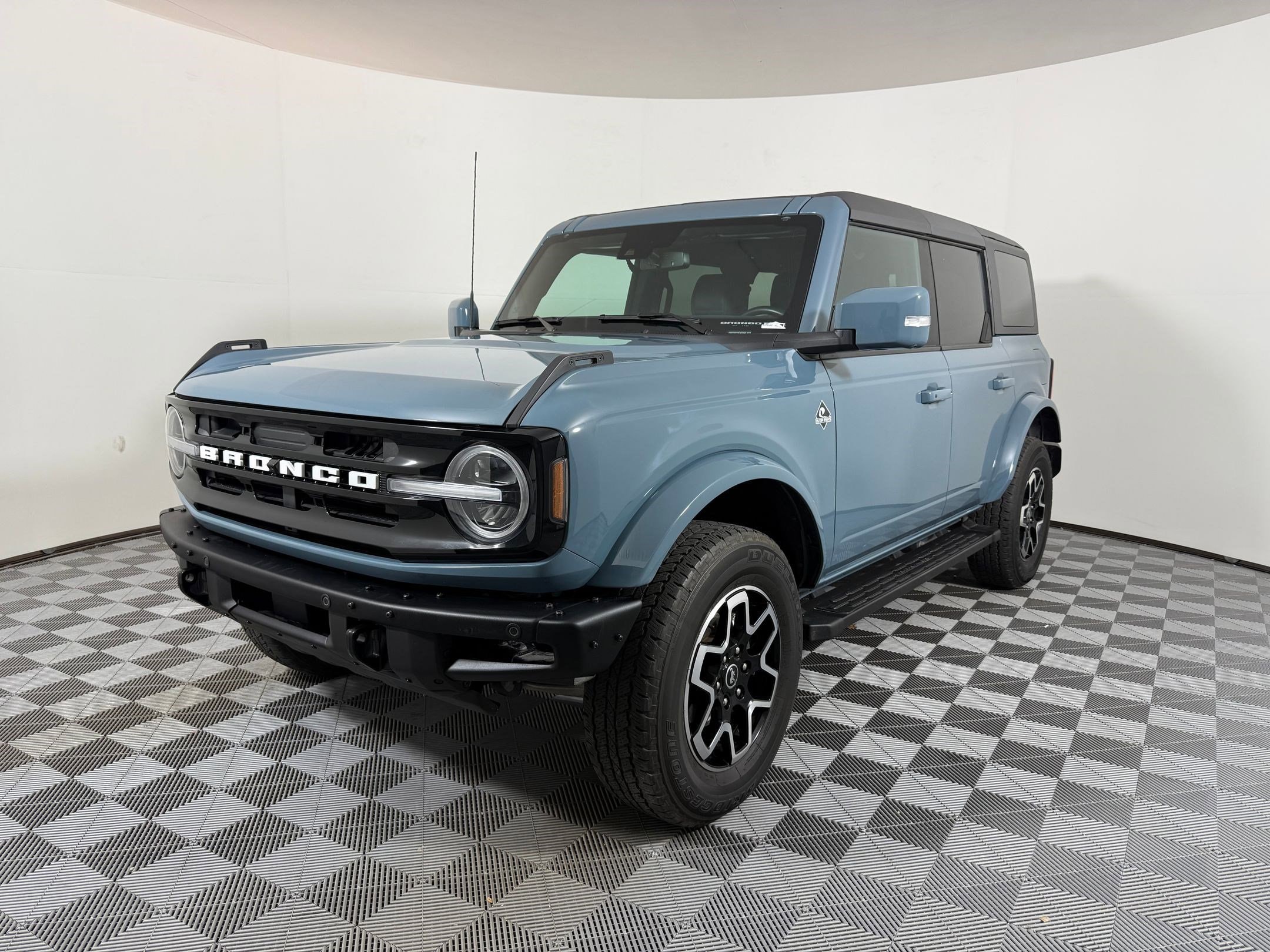 2022 Ford Bronco 4-Door Outer Banks