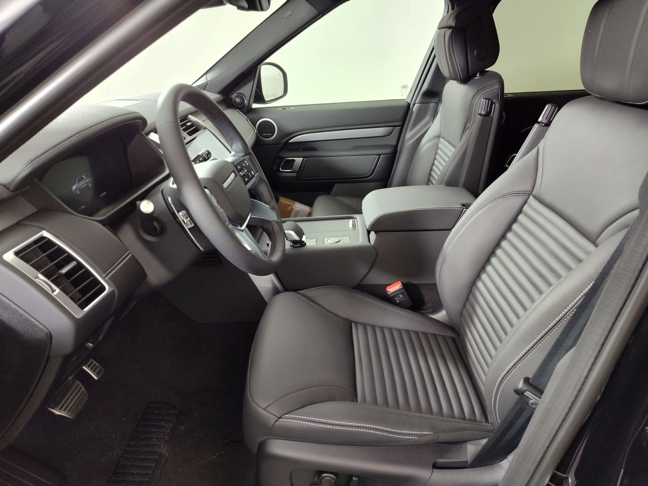 2025 Land Rover Discovery SE photo 4
