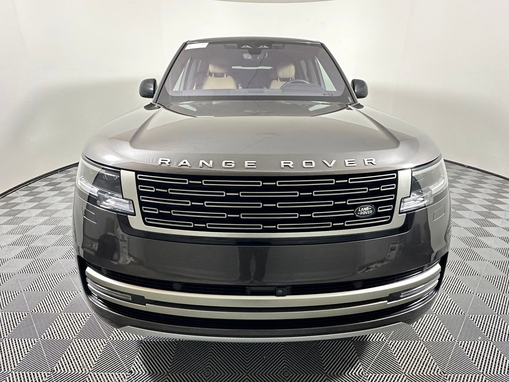 2023 Land Rover Range Rover SE photo 4