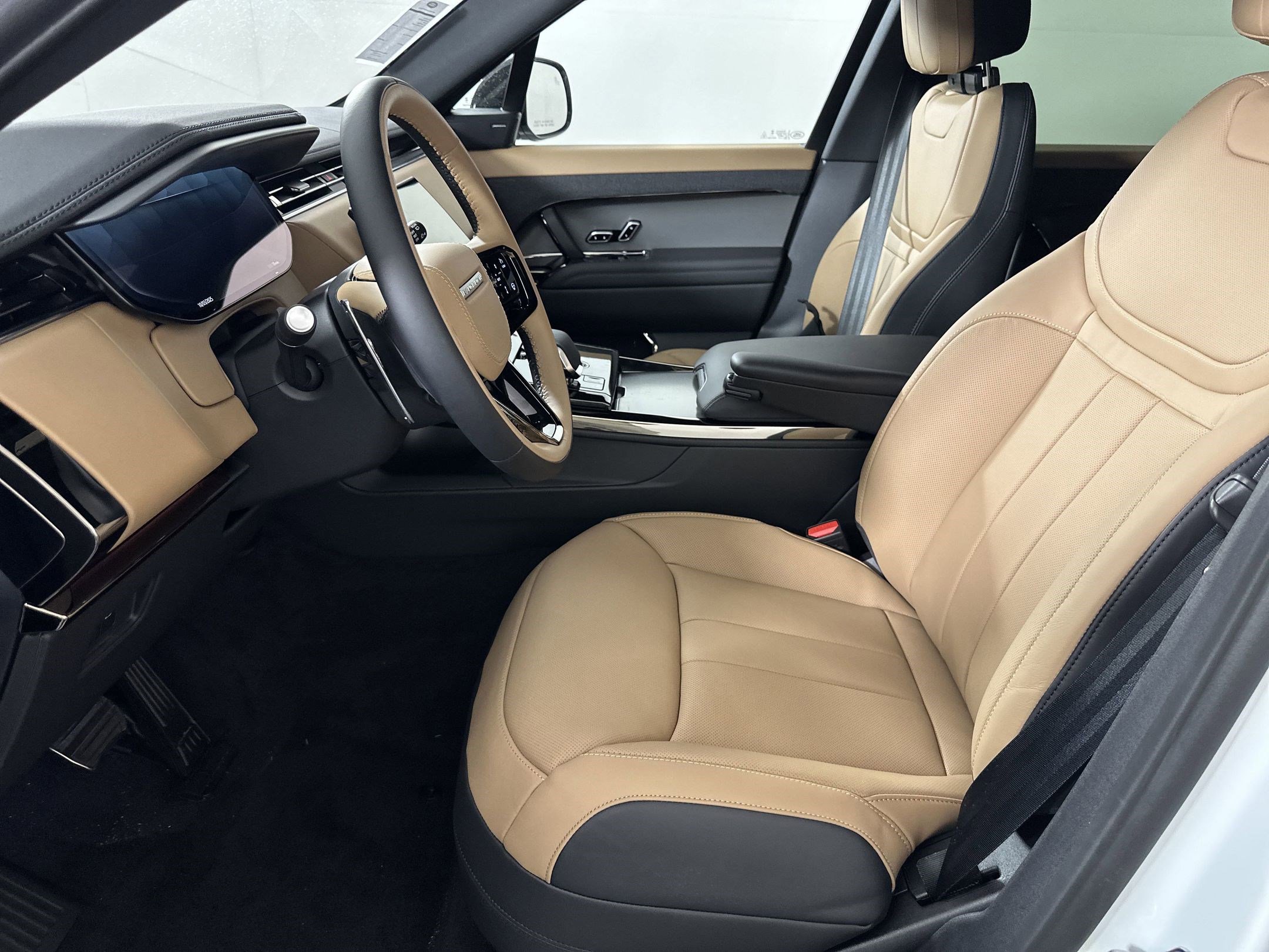 2025 Land Rover Range Rover Sport SE photo 3