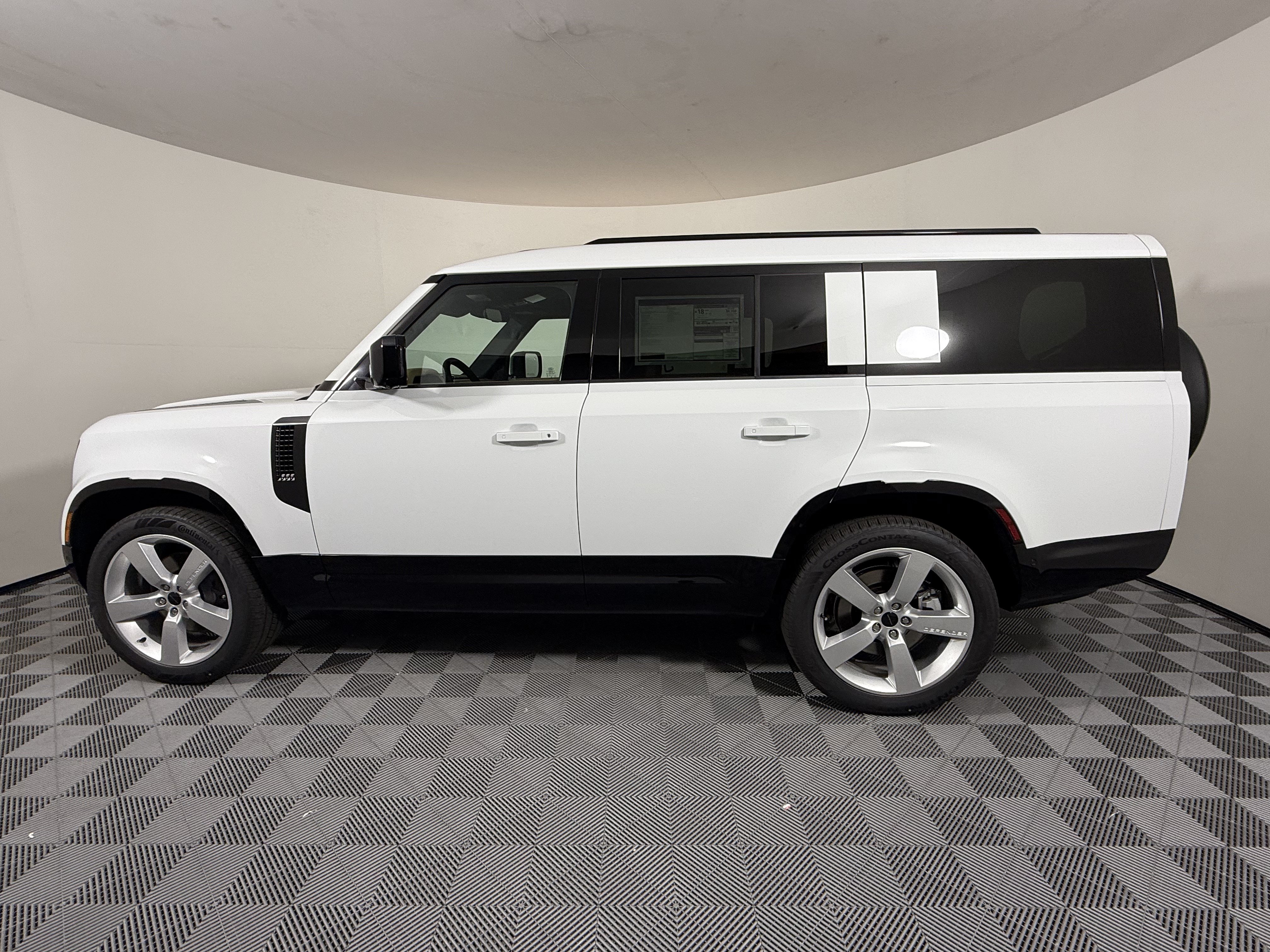 2026 Land Rover Defender 130 X-Dynamic SE SUV