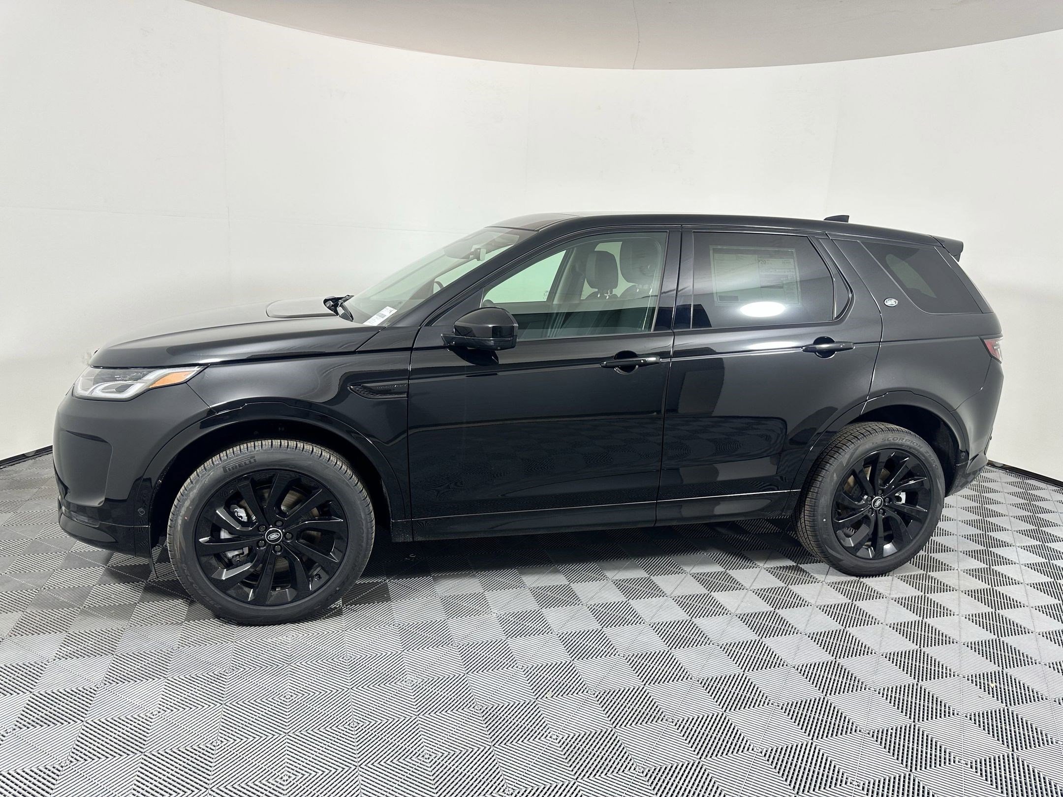 2025 Land Rover Discovery Sport S photo 2