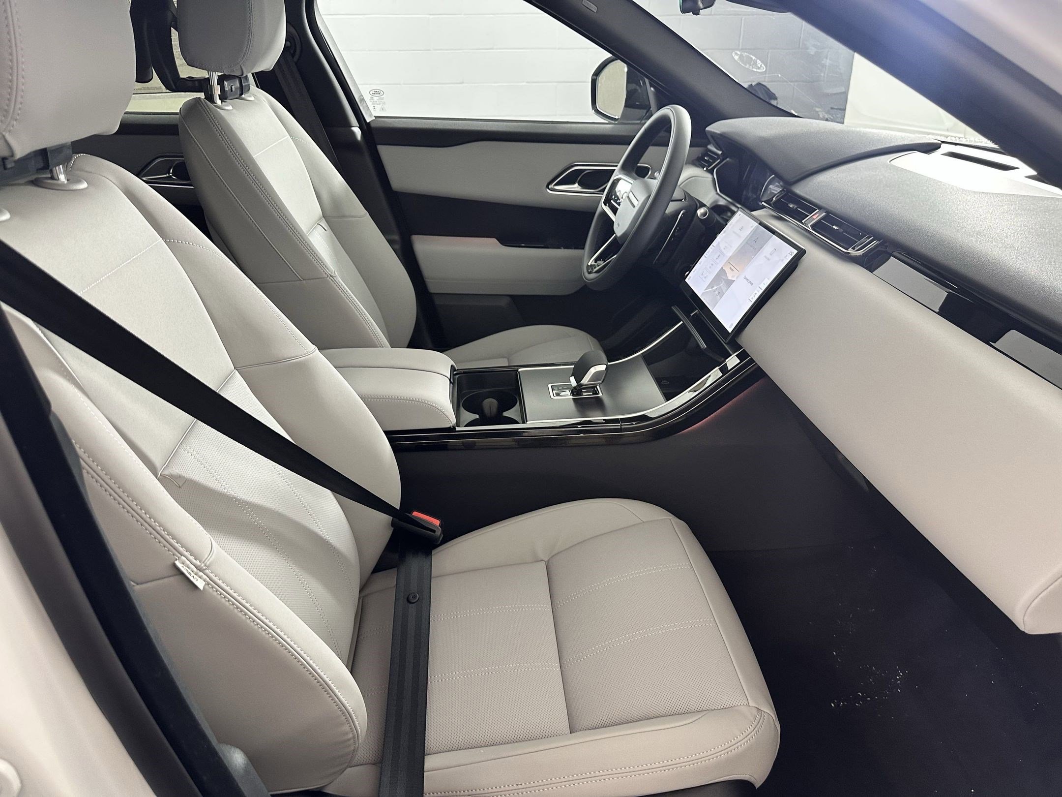 2026 Land Rover Range Rover Velar Dynamic SE - Photo 18