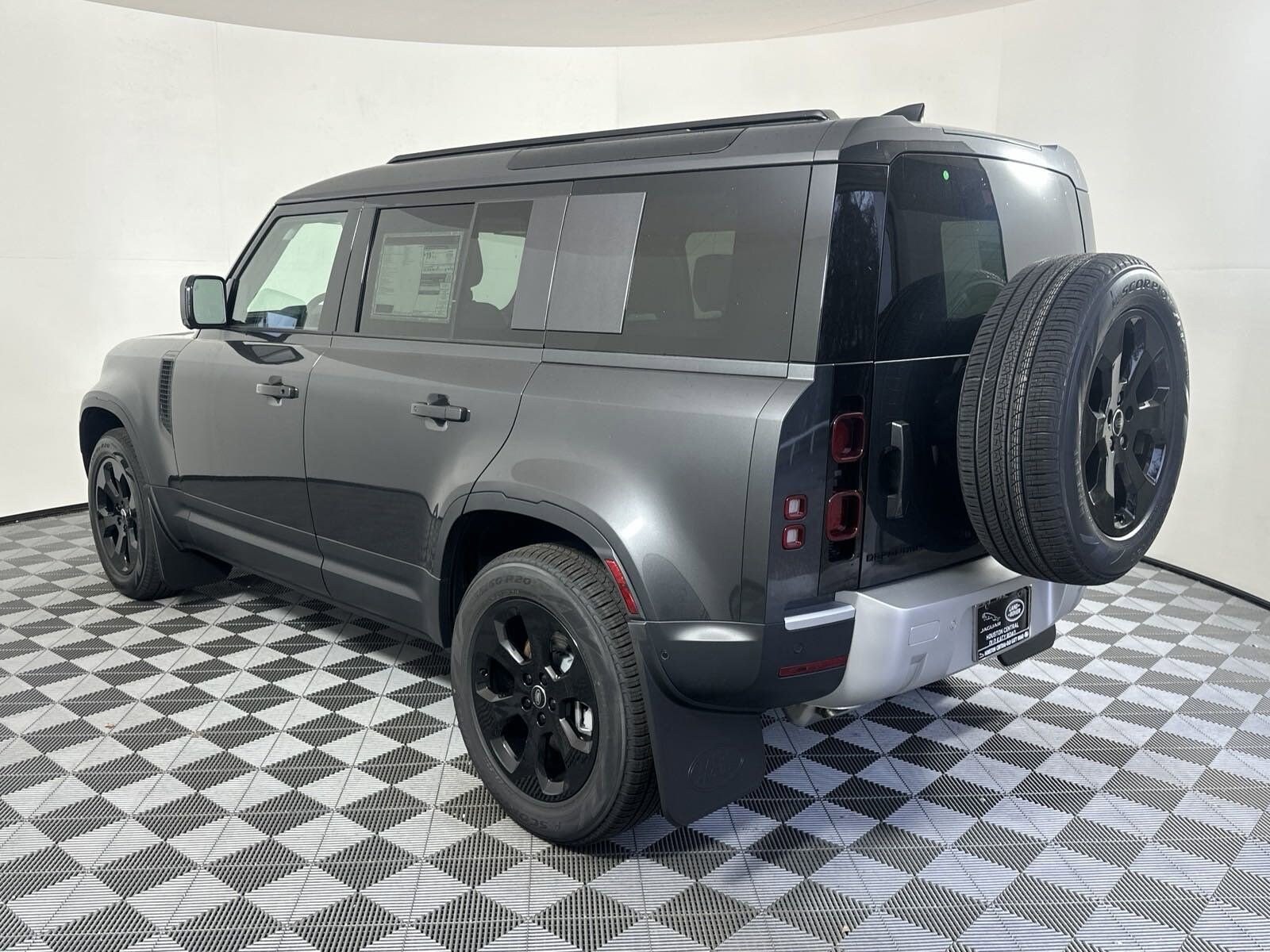2025 Land Rover Defender 110 S photo 2
