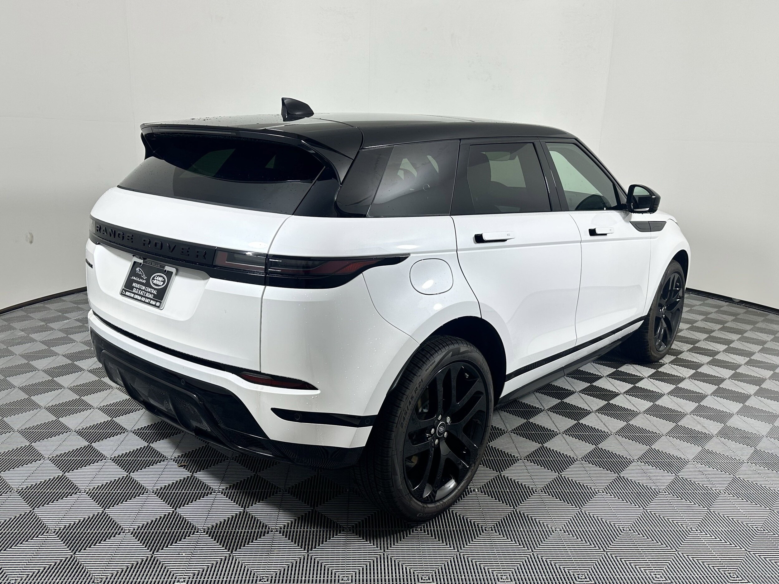 2026 Land Rover Range Rover Evoque Dynamic SE photo 2