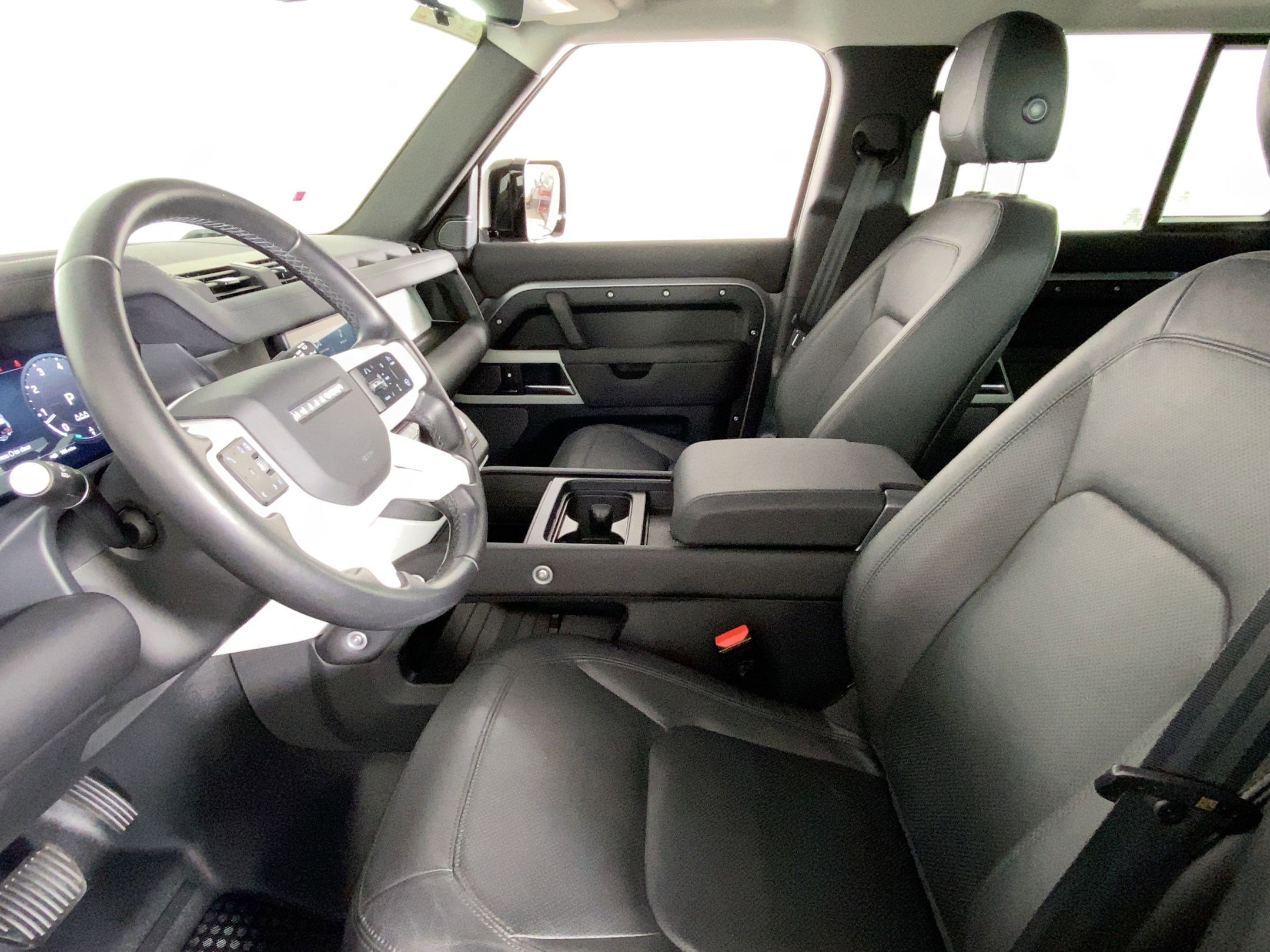 2024 Land Rover Defender 110 S photo 4