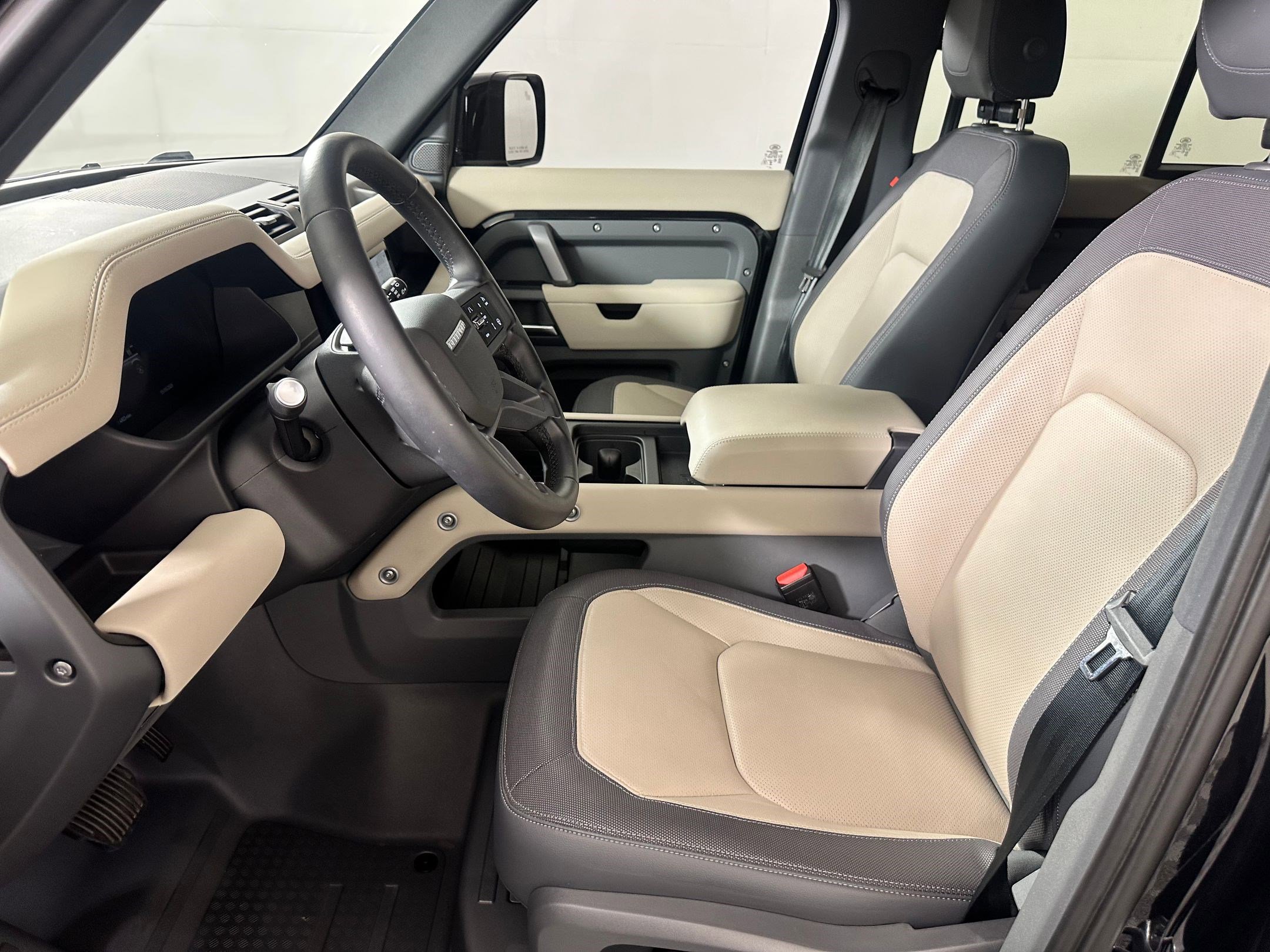 2024 Land Rover Defender 110 X-Dynamic SE photo 4