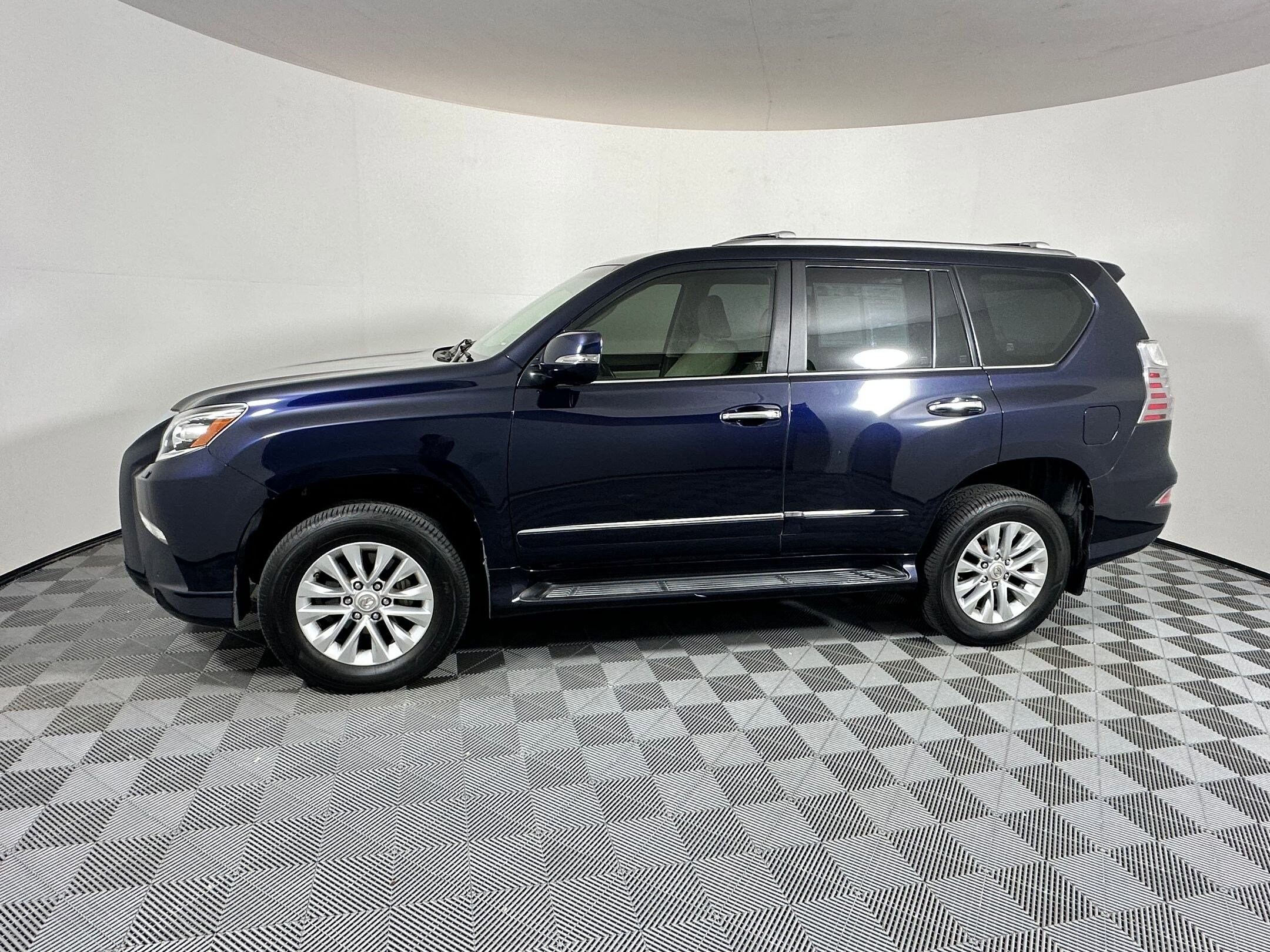 2019 Lexus GX 460 photo 2