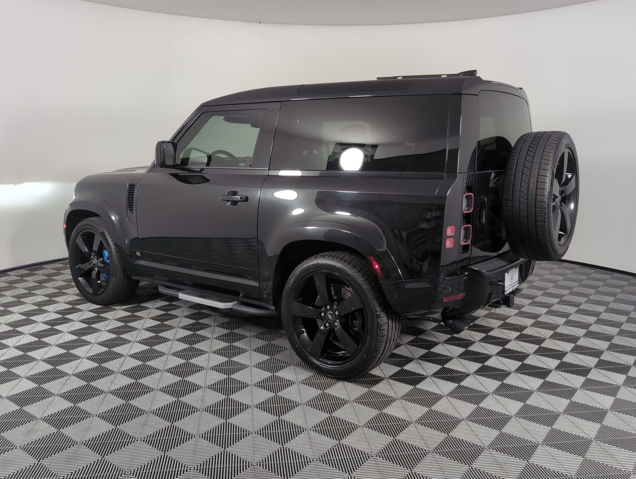 2022 Land Rover Defender V8 photo 2