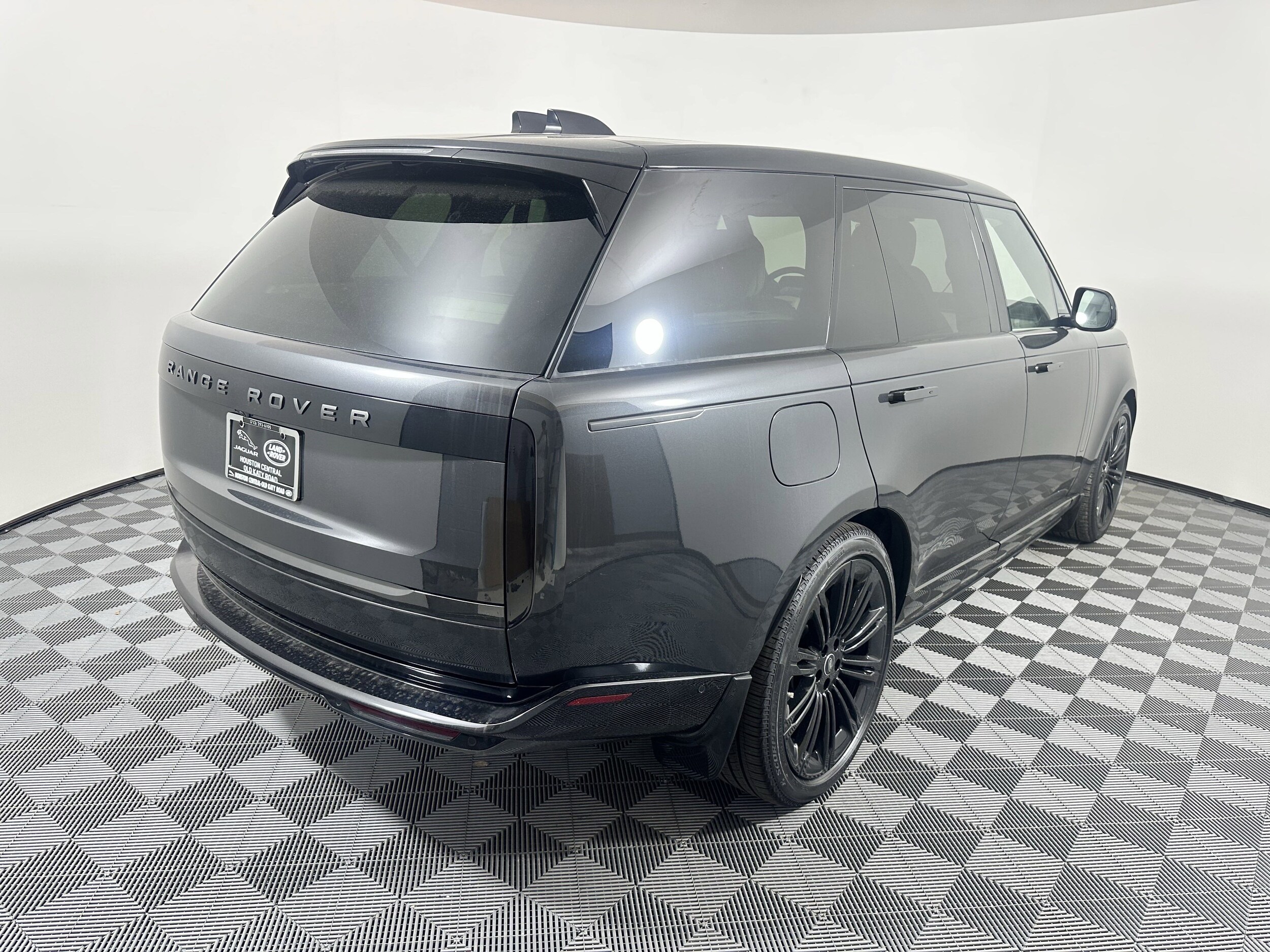 2025 Land Rover Range Rover SE photo 2