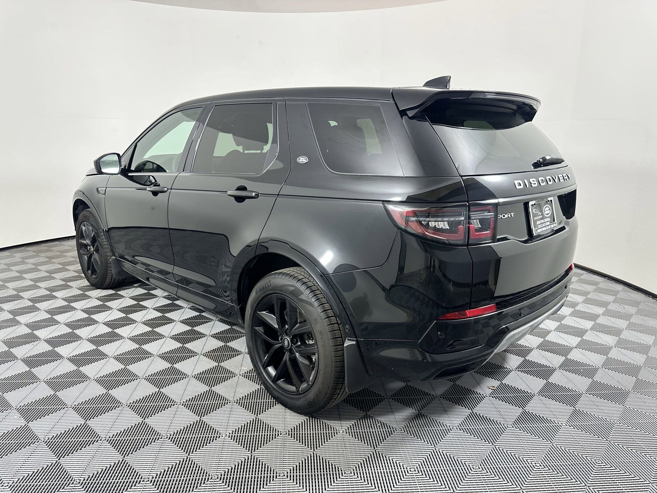 2025 Land Rover Discovery Sport S photo 2