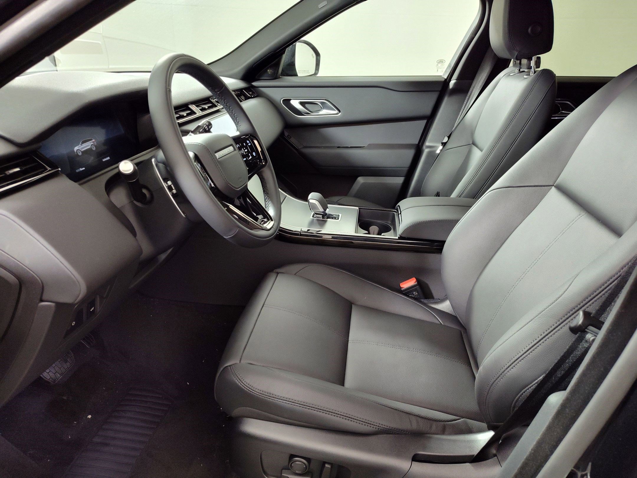 2026 Land Rover Range Rover Velar S photo 4