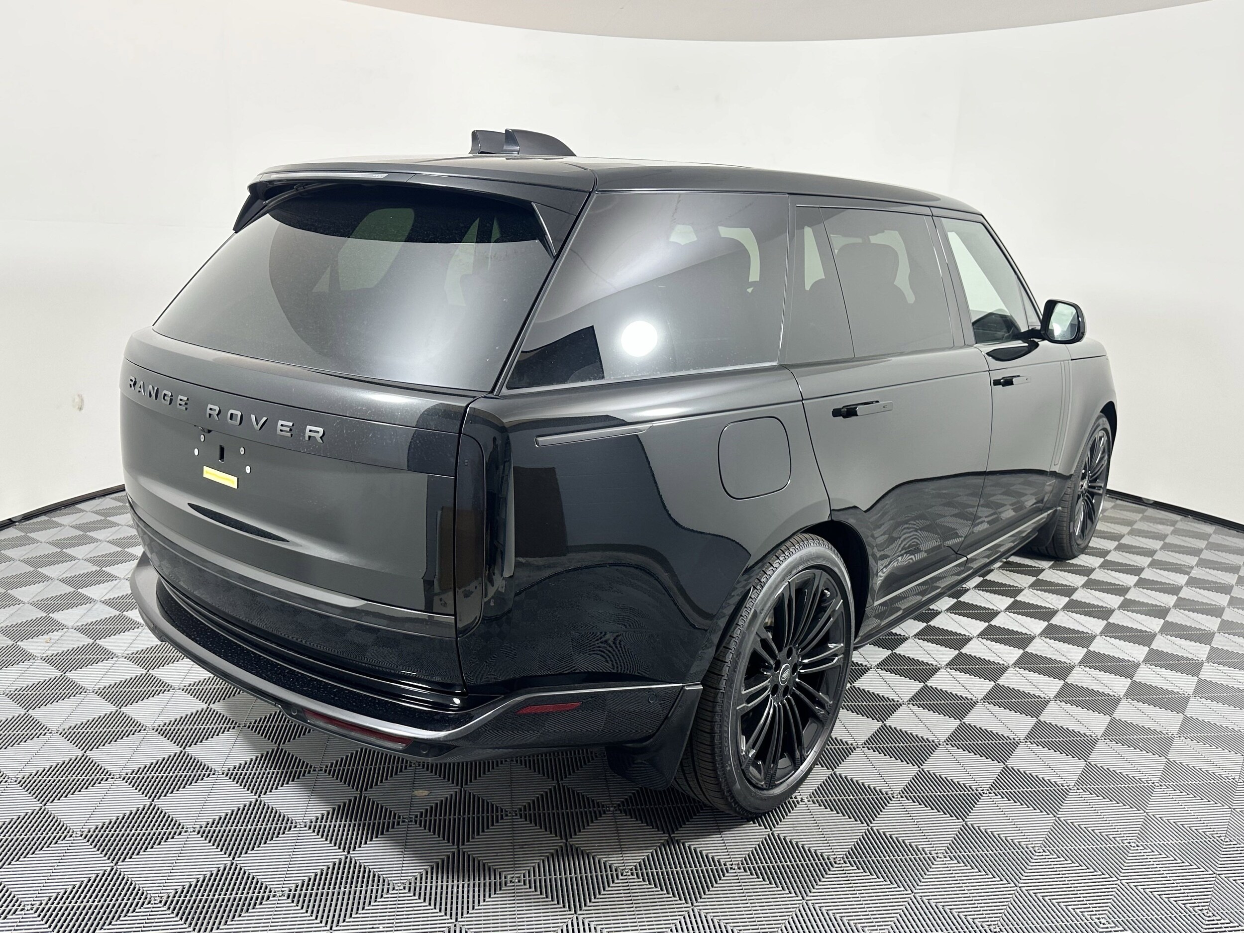 2025 Land Rover Range Rover SE photo 2