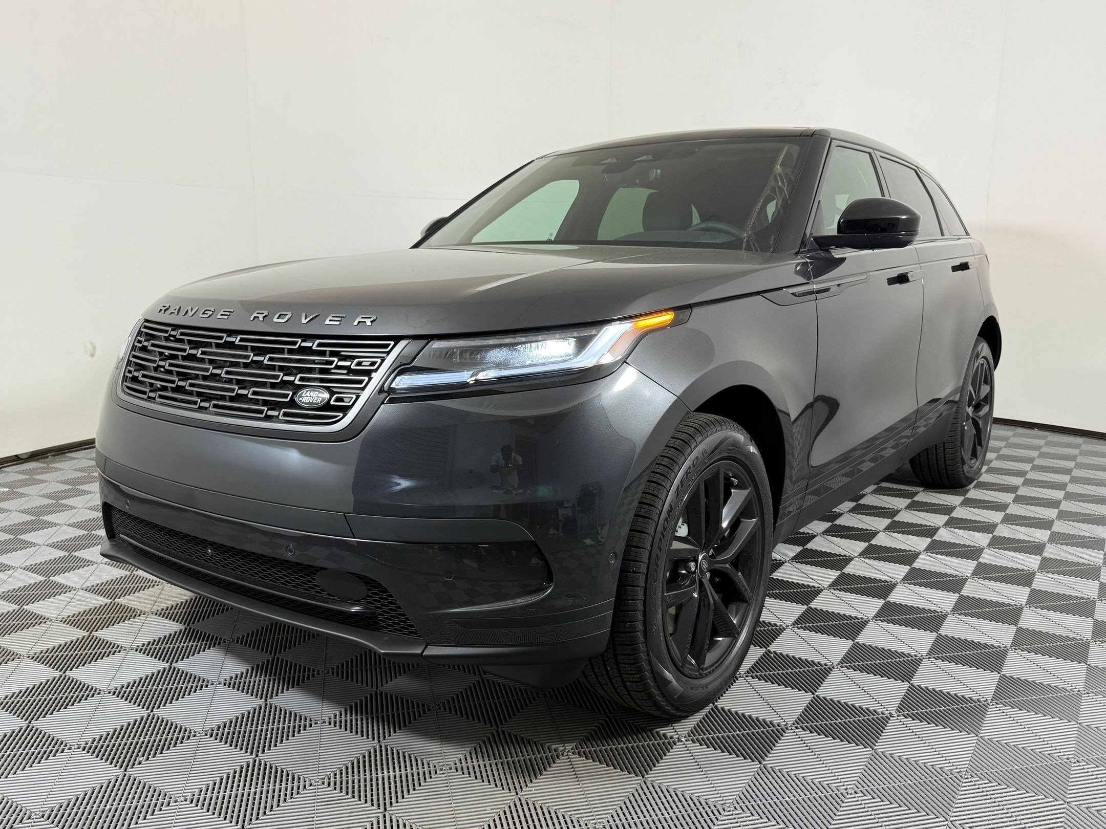 2026 Land Rover Range Rover Velar P250 S's photo