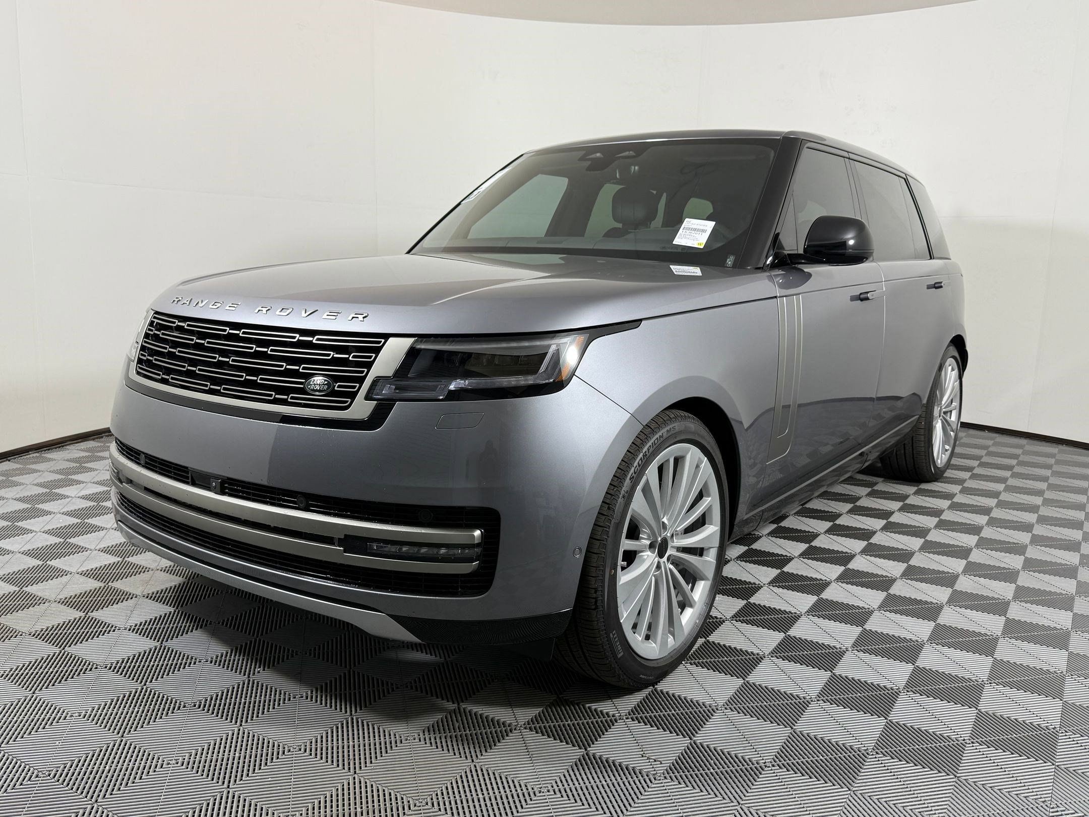 2026 Land Rover Range Rover 3.0 SE LWB 7's photo