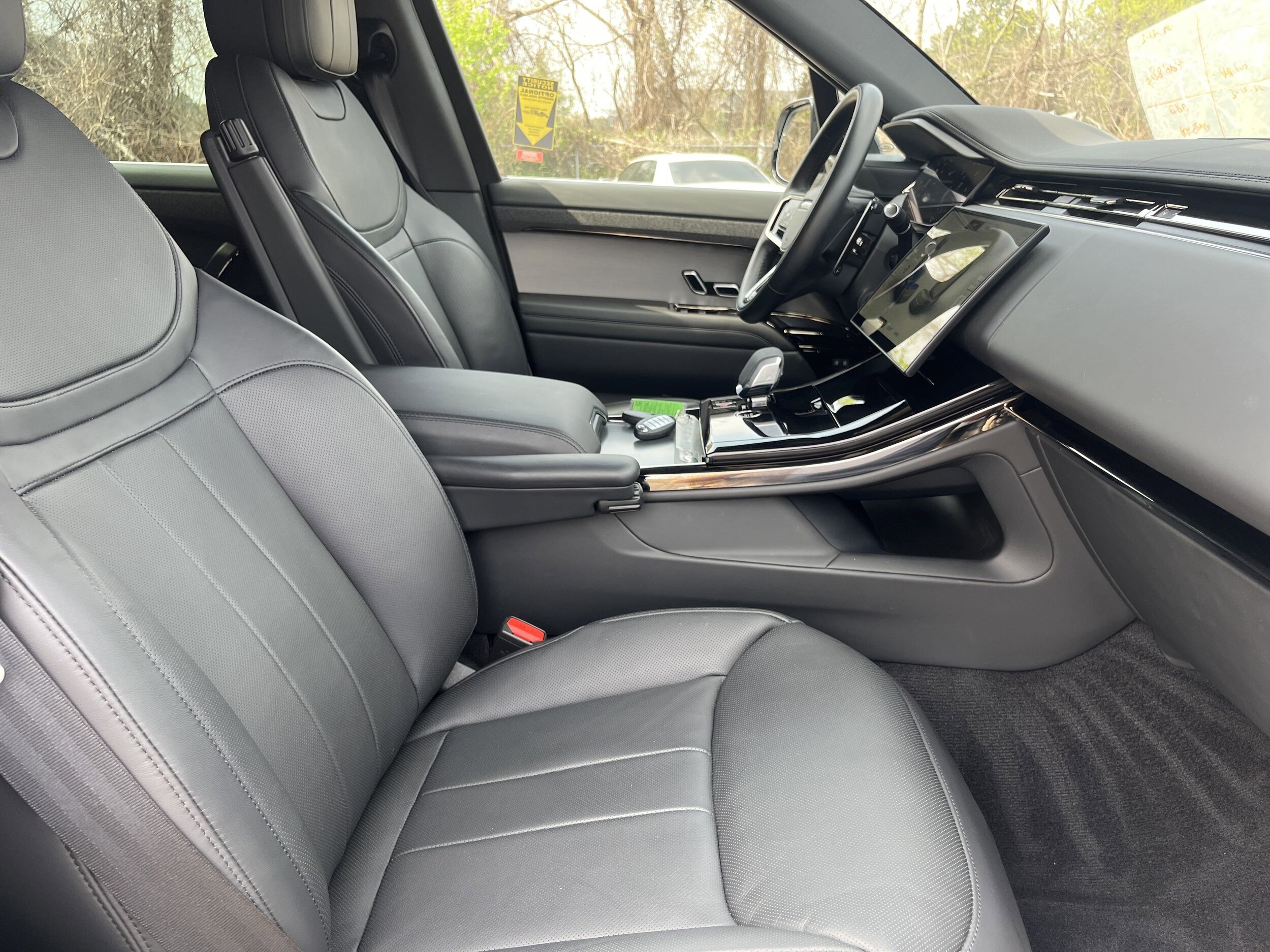 2024 Land Rover Range Rover Sport SE photo 3